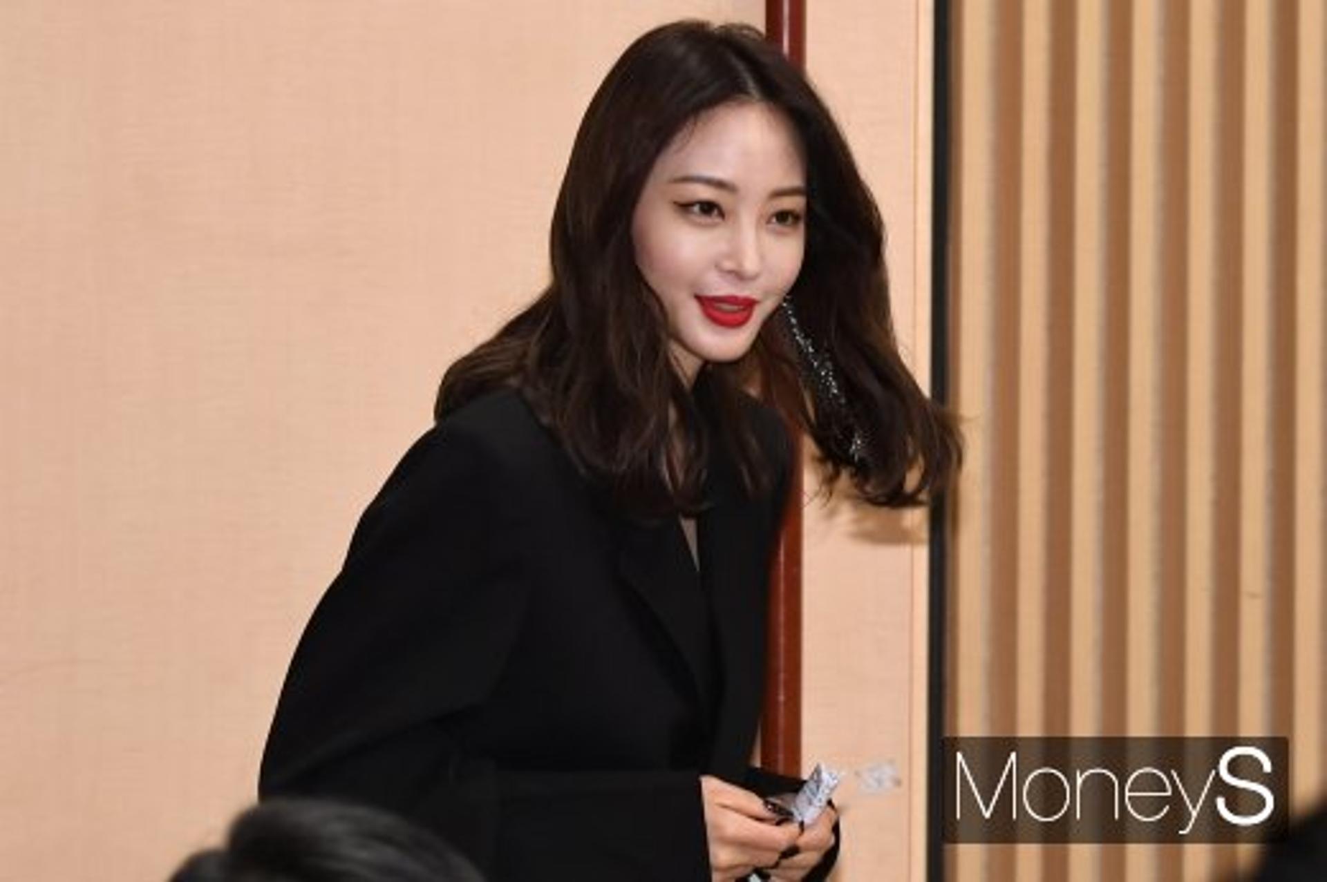 "부친상 화환·500만원 뭔데?"… 한예슬 미담 '화제'