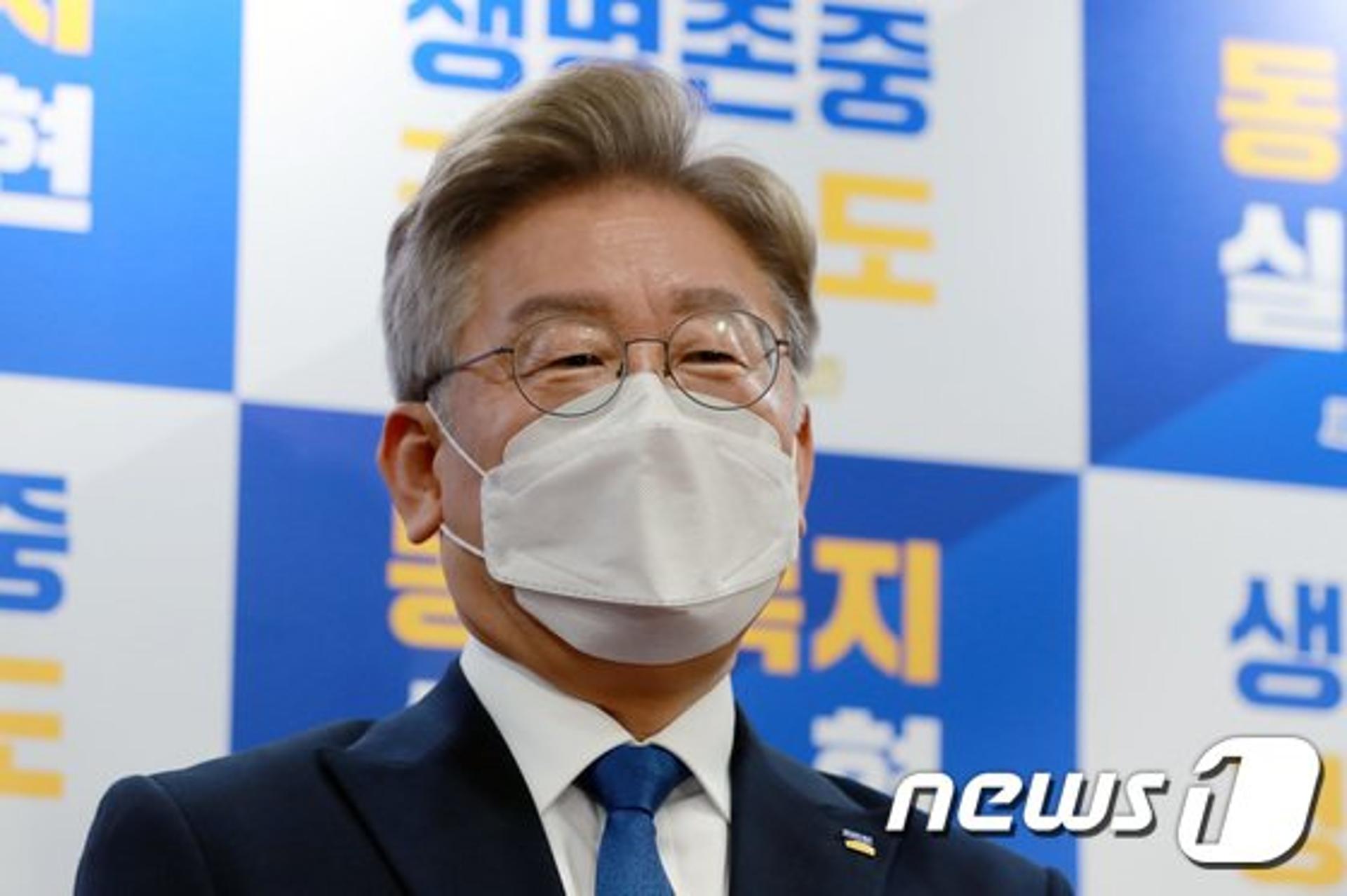 이재명, '윤석열 X파일' 논란에 "발가벗는 심정으로 의혹 답해야"