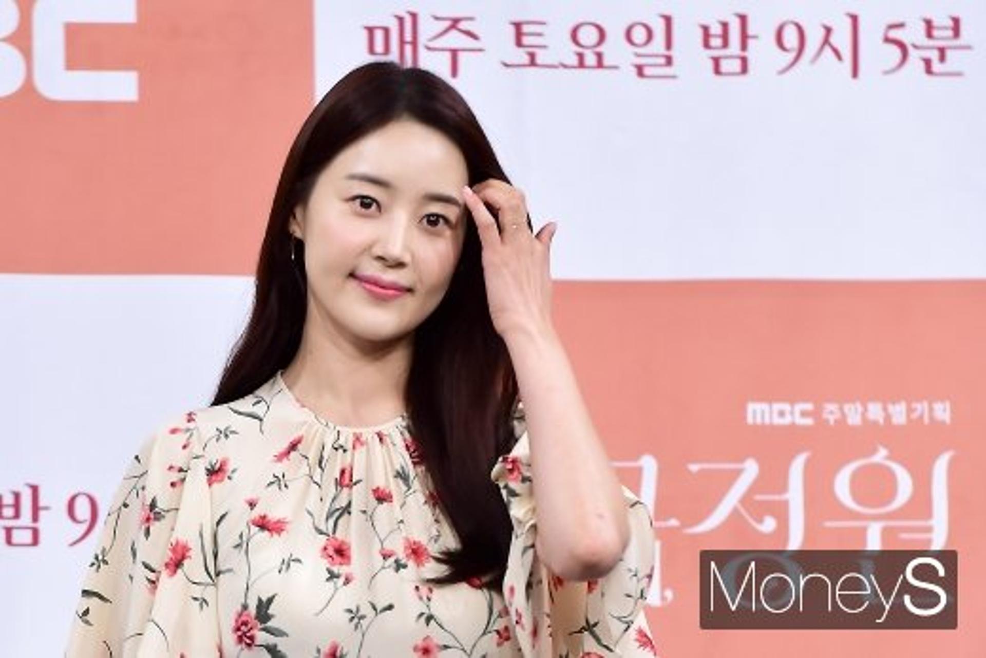 "산모·아이 모두 건강"… 한지혜 득녀, 결혼 11년만에 엄마 됐다