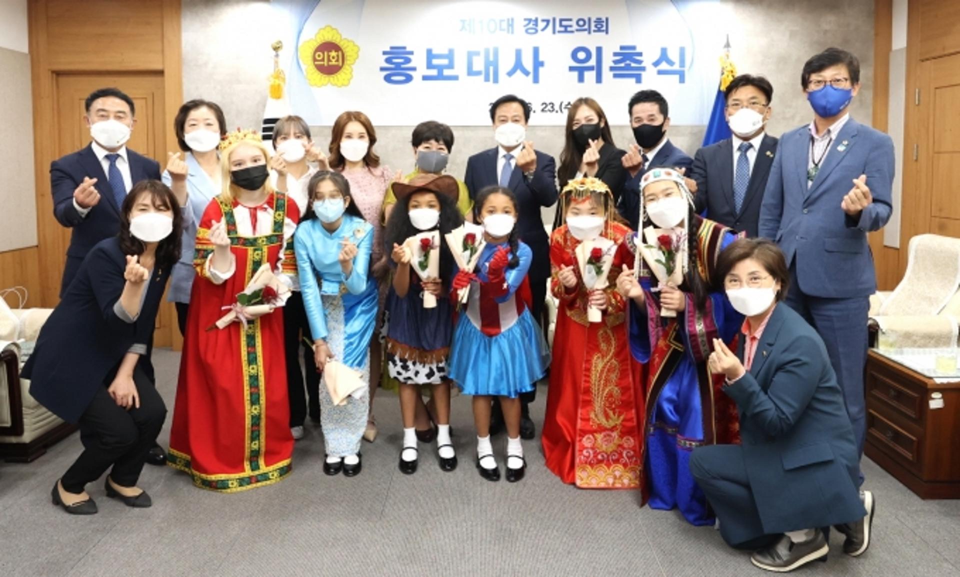 장현국 의장, 가수 진시몬·주미 등 경기지역 예술인 홍보대사 위촉
