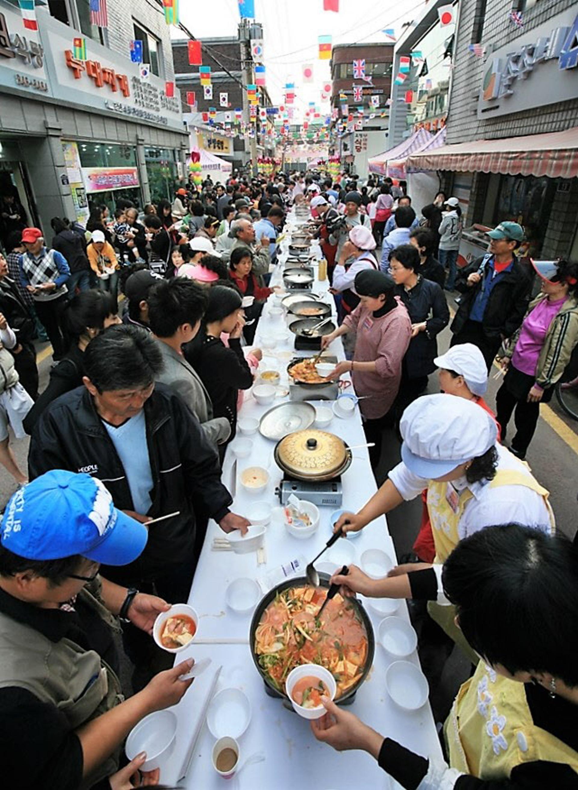 의정부 상징 부대찌개골목 재탄생한다…'먹거리·볼거리·즐길거리' 강화
