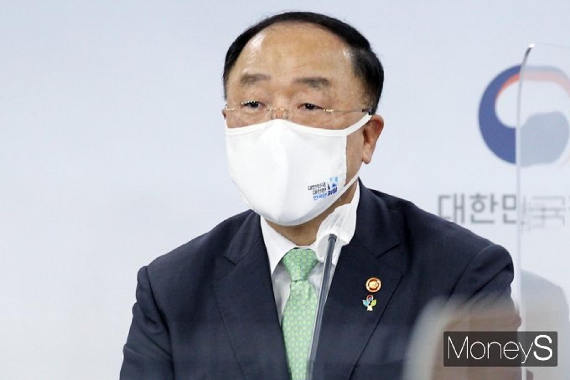 홍남기 "재정·통화정책, 늘 같은 방향일 수 없어… 조화 이뤄야"