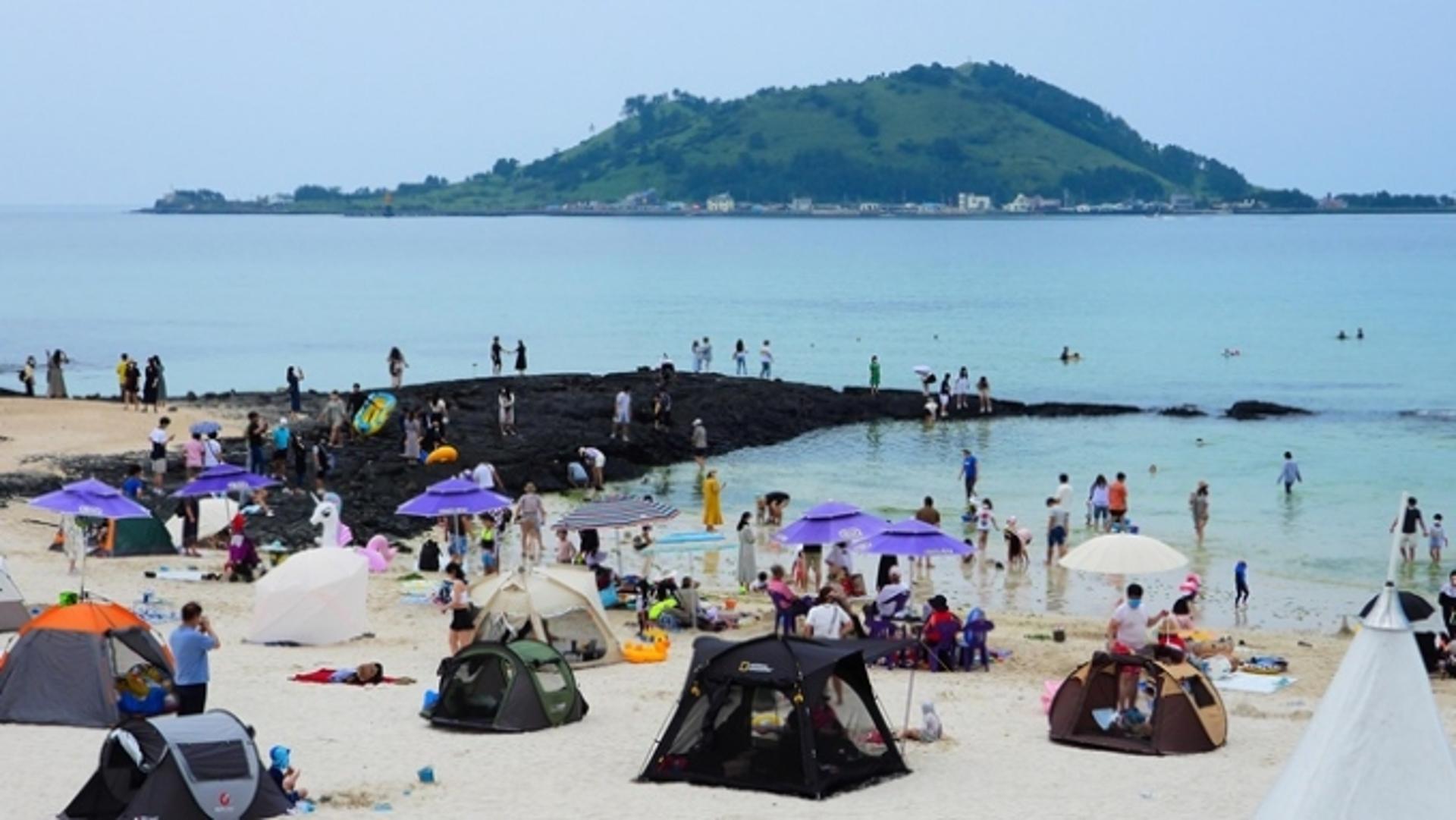 제주, 본격 휴가철 앞두고 코로나 확산 우려↑… 해수욕장 개장 앞둬