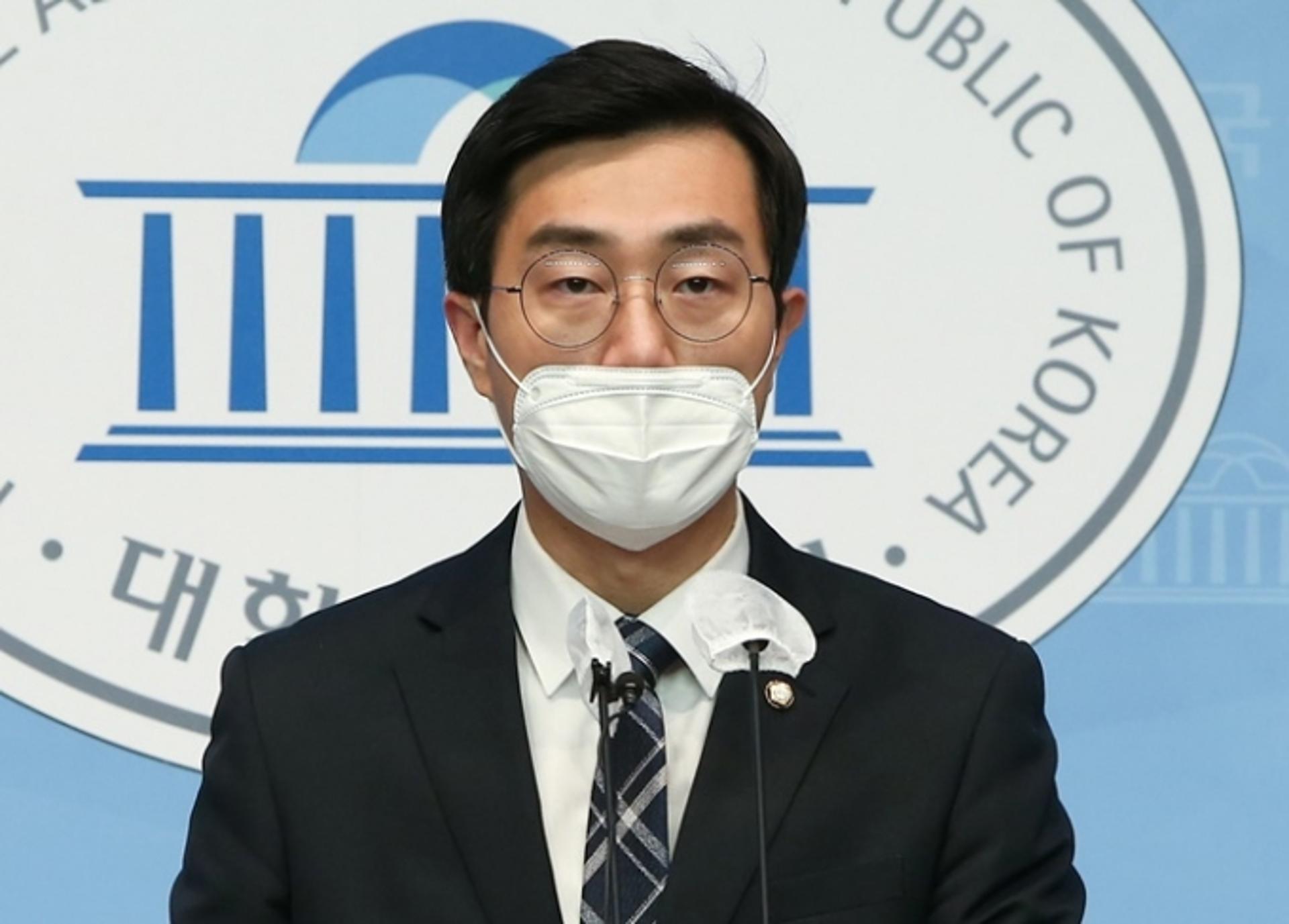 장경태 "윤석열, MB·박근혜 모습 오버랩…민망한 에세이 수준"
