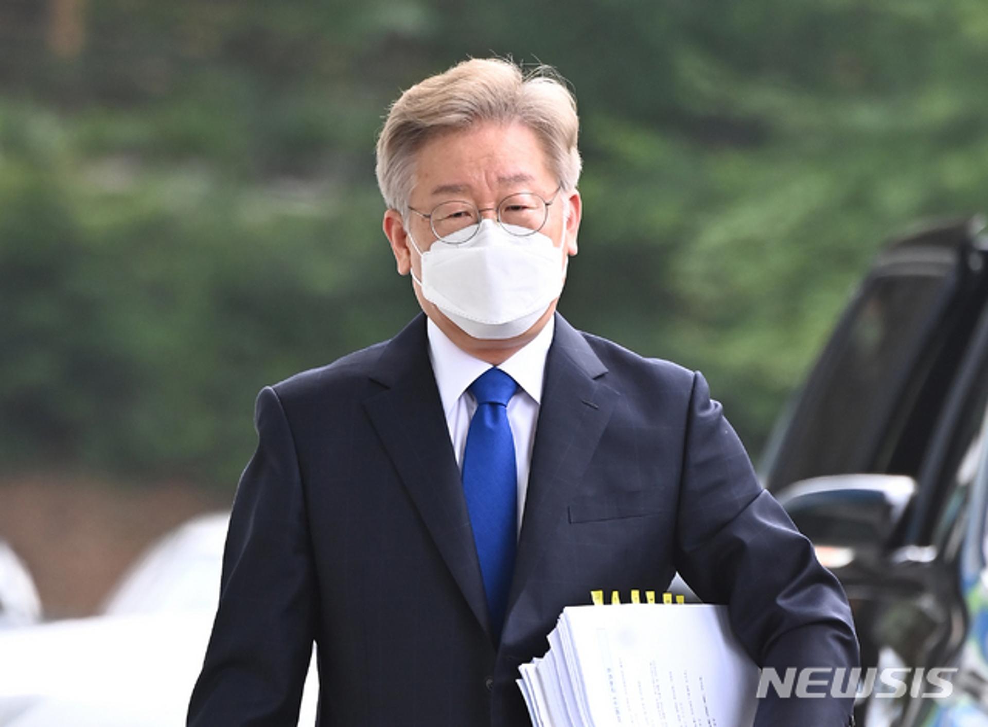 '1일 출마선언' 이재명, 현충원서 무명용사 참배 후 '고향' TK행