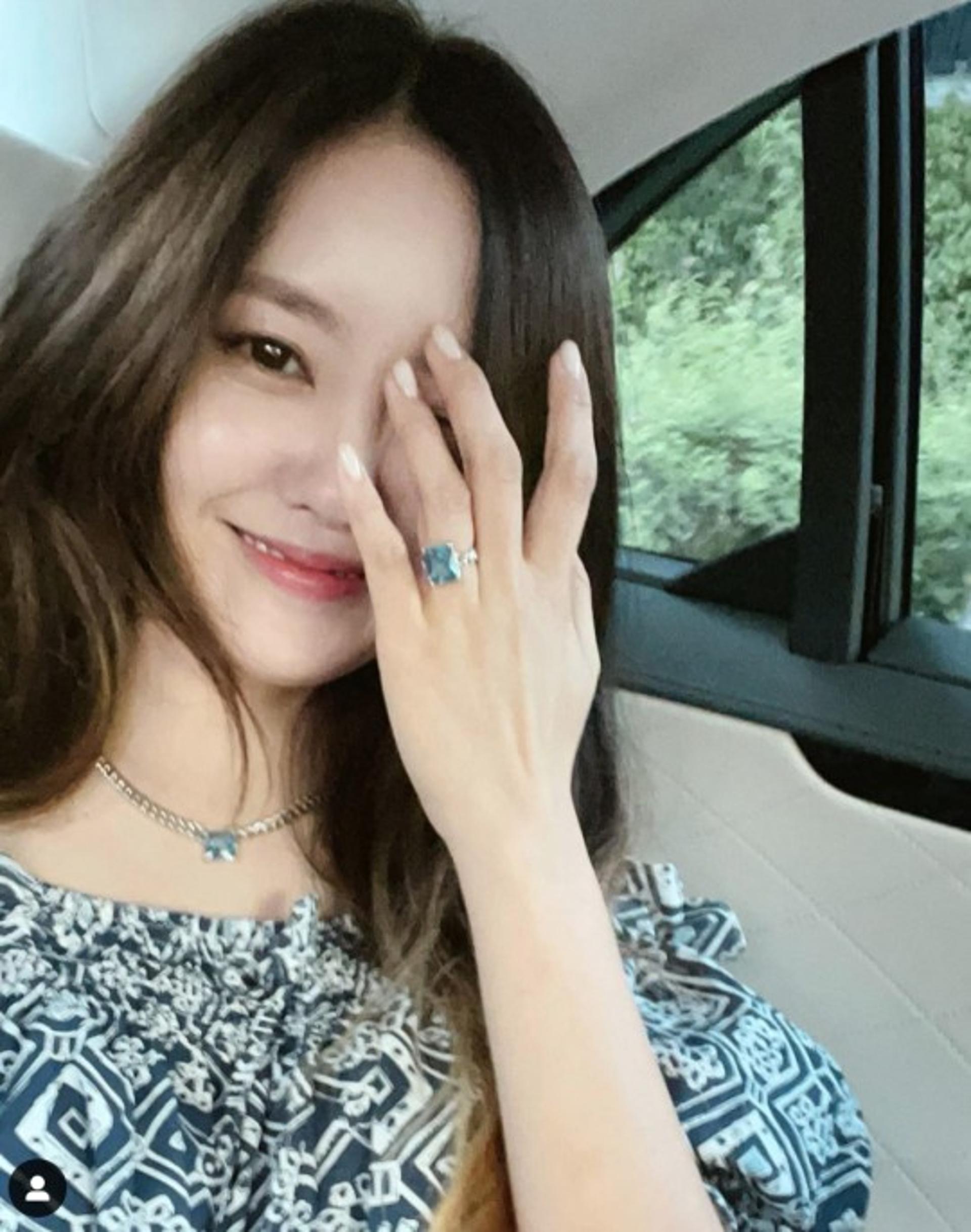 "기쁜 소식"… 효민 근황, 4번째 손가락 반지 뭐야?