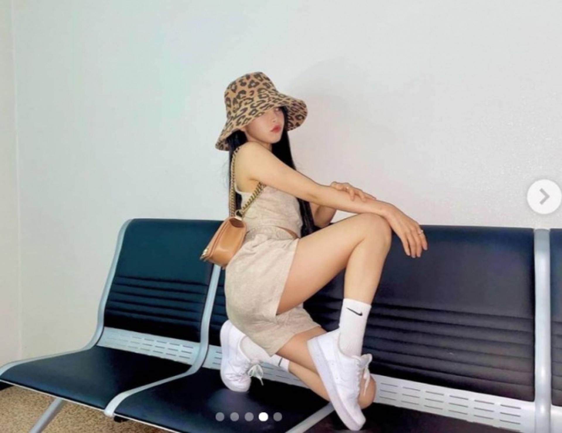 "고양이 같아?"… 마마무 솔라, HIP한 숏팬츠 '죽이네'