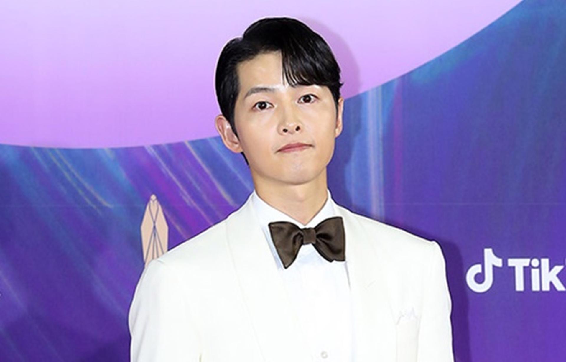 "음성판정 뒤 자가격리" 송중기, 확진자 접촉→ '보고타' 촬영중단
