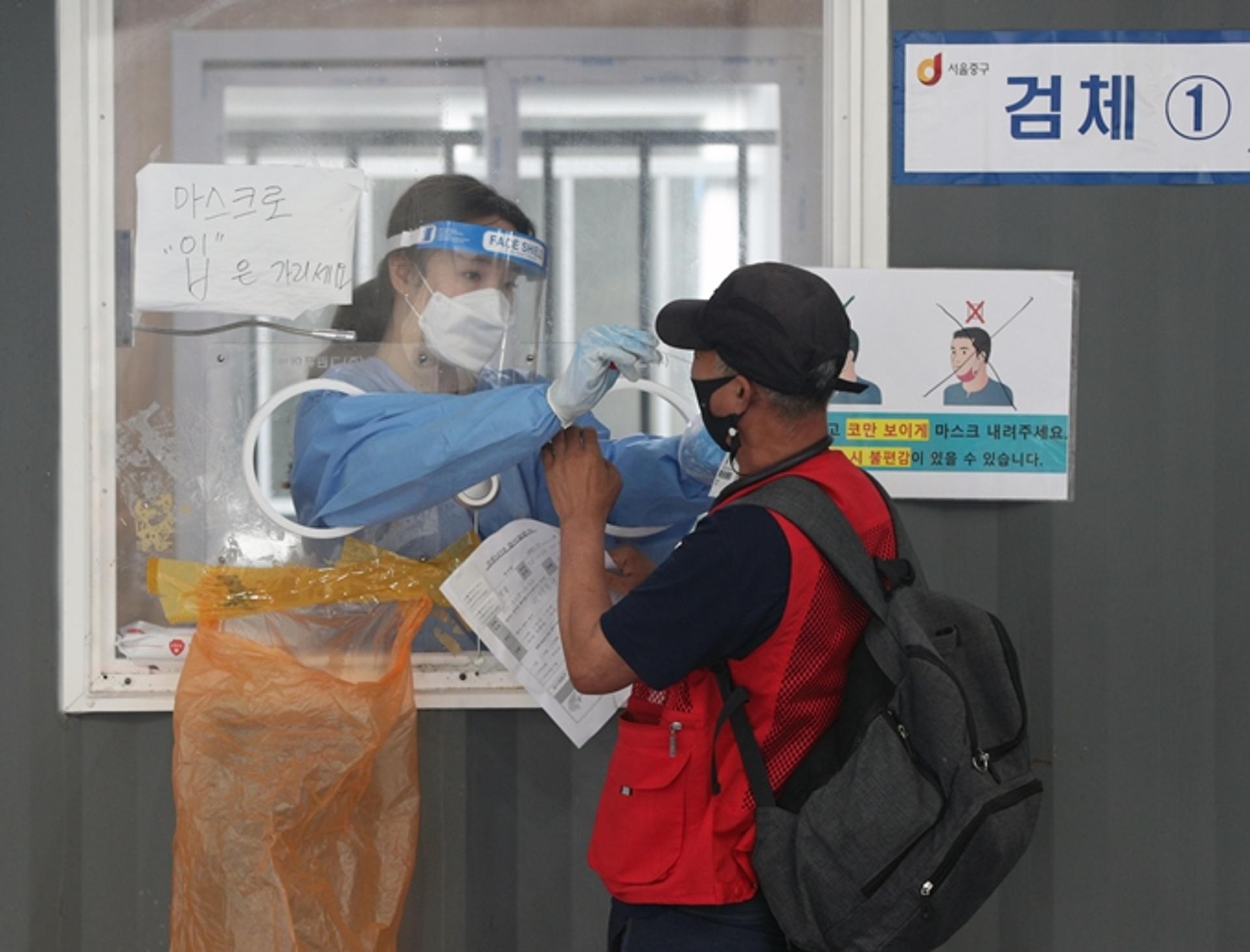 사흘 연속 700명대… 일요일 확진자 수 올 들어 두번째 규모(상보)