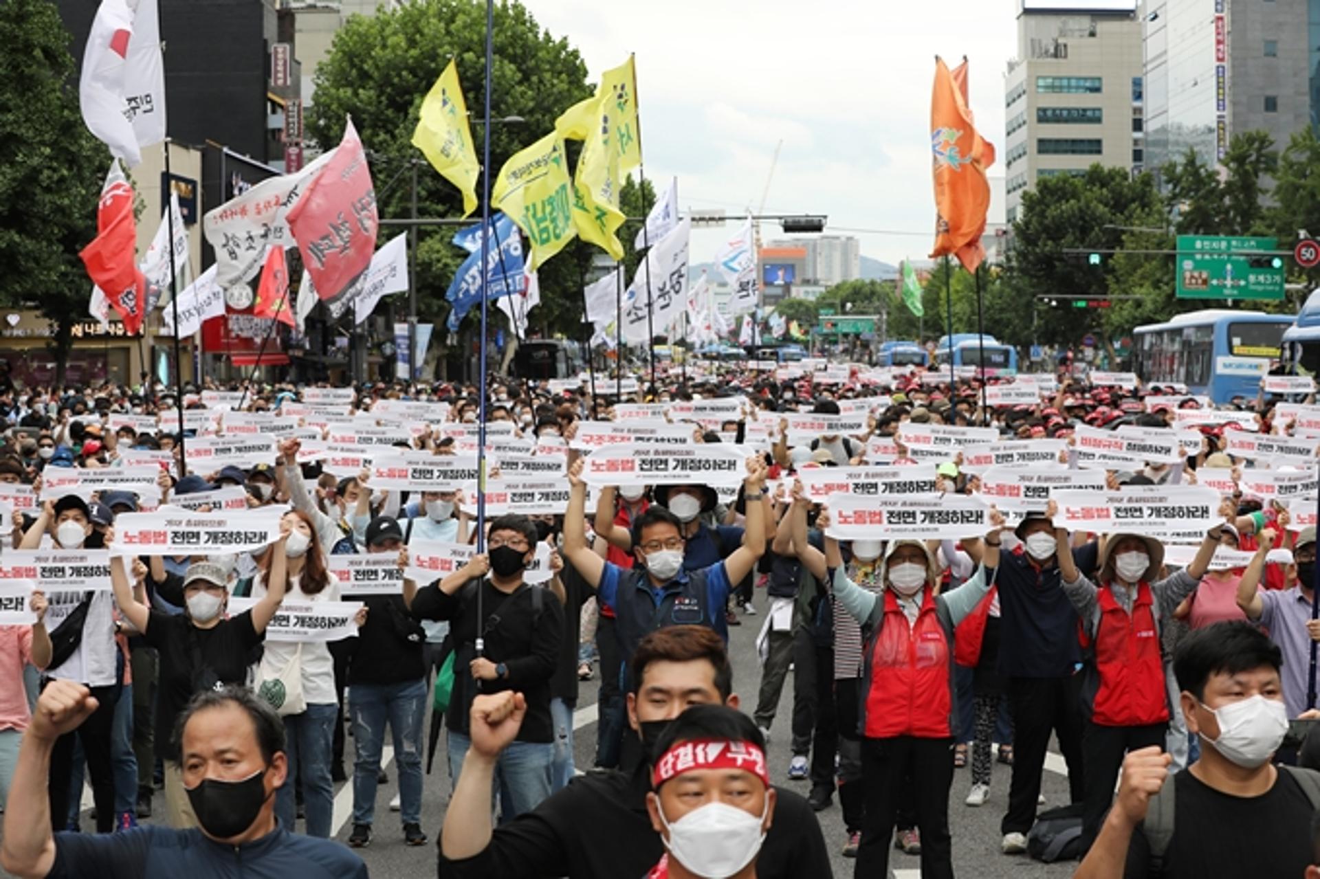 서울경찰청 "민주노총 집회 수사에 52명 투입… 코로나19 수도권 확산 엄중 사안"