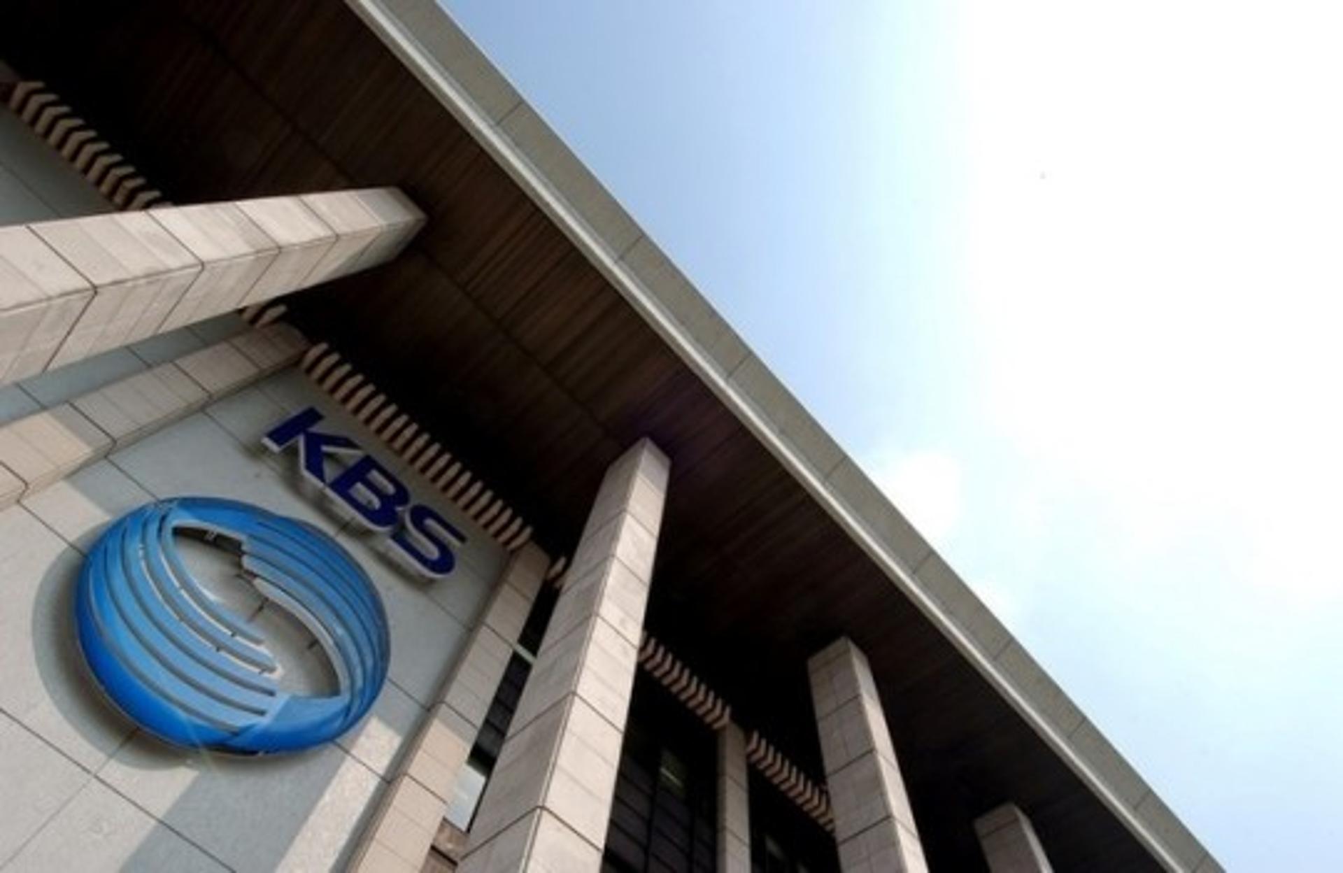 KBS 드라마 센터장,  코로나 확진… 비상걸린 연예계