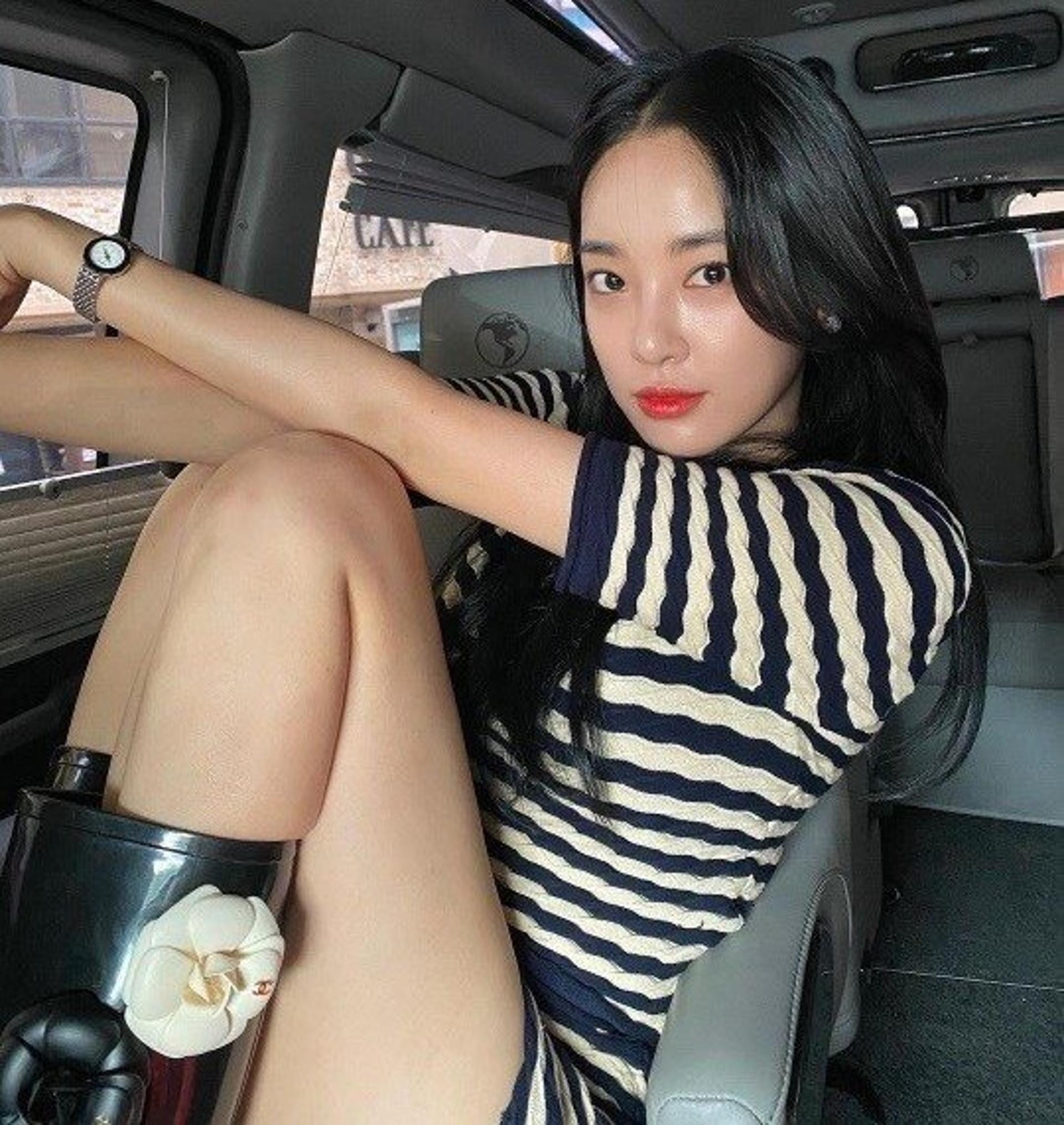 꿀벅지 자랑?… 이주연, 차 안에서 핫팬츠 입고