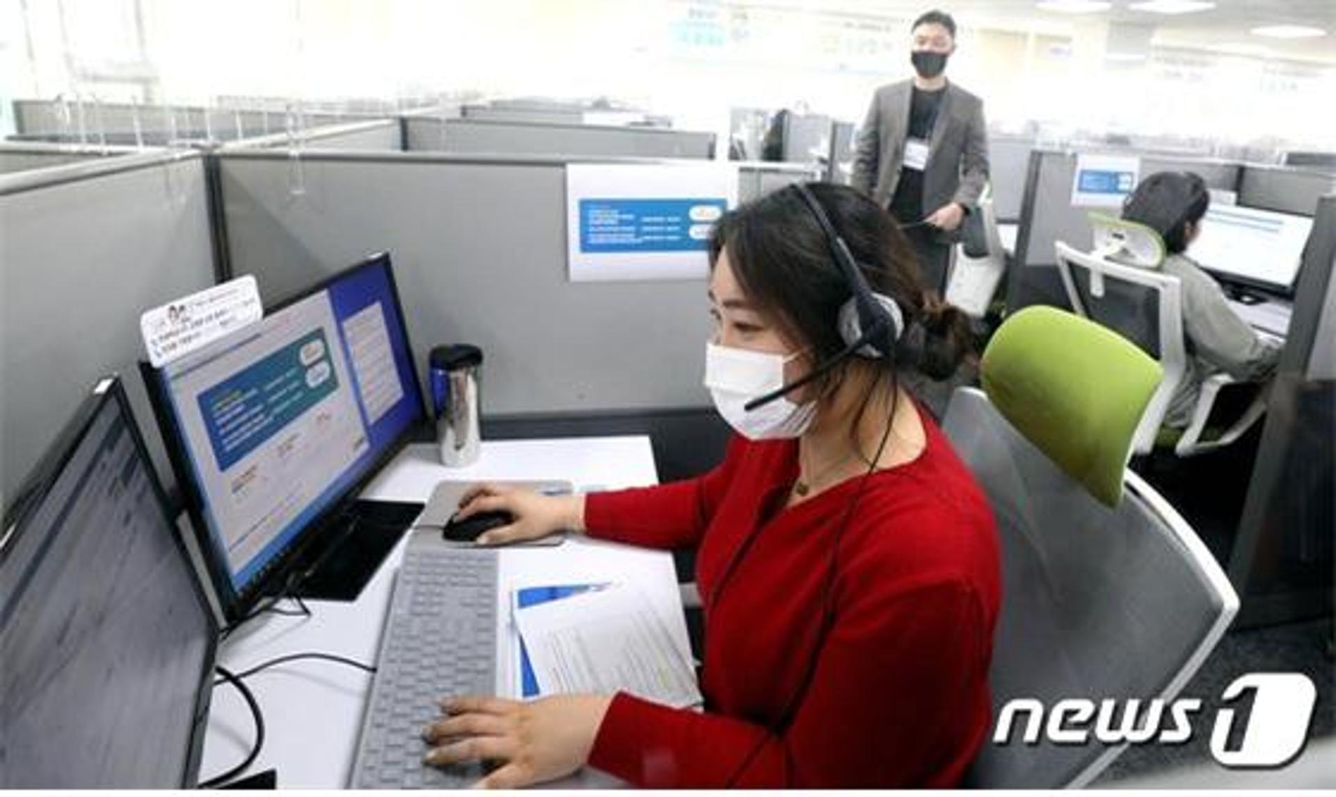 파티션 상향설치·재택근무 확대… 방역지침 강화하는 보험 콜센터