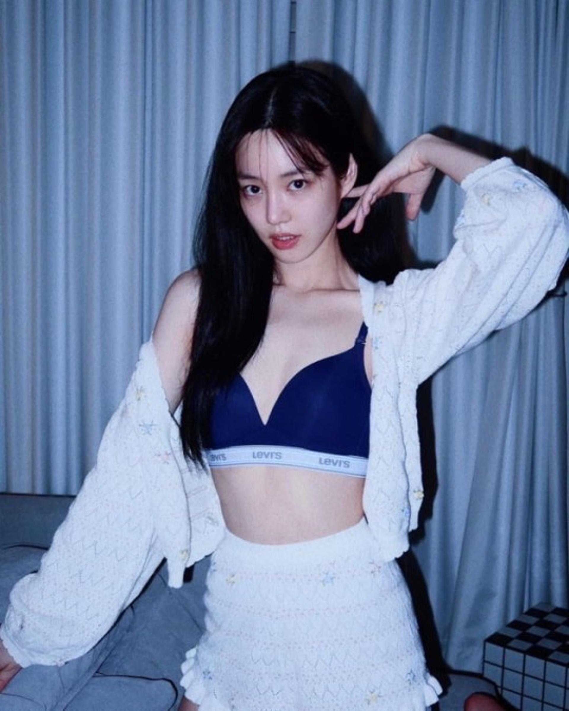 "과감하게 보여주겠어"… 이유비, 한줌 허리 그대로
