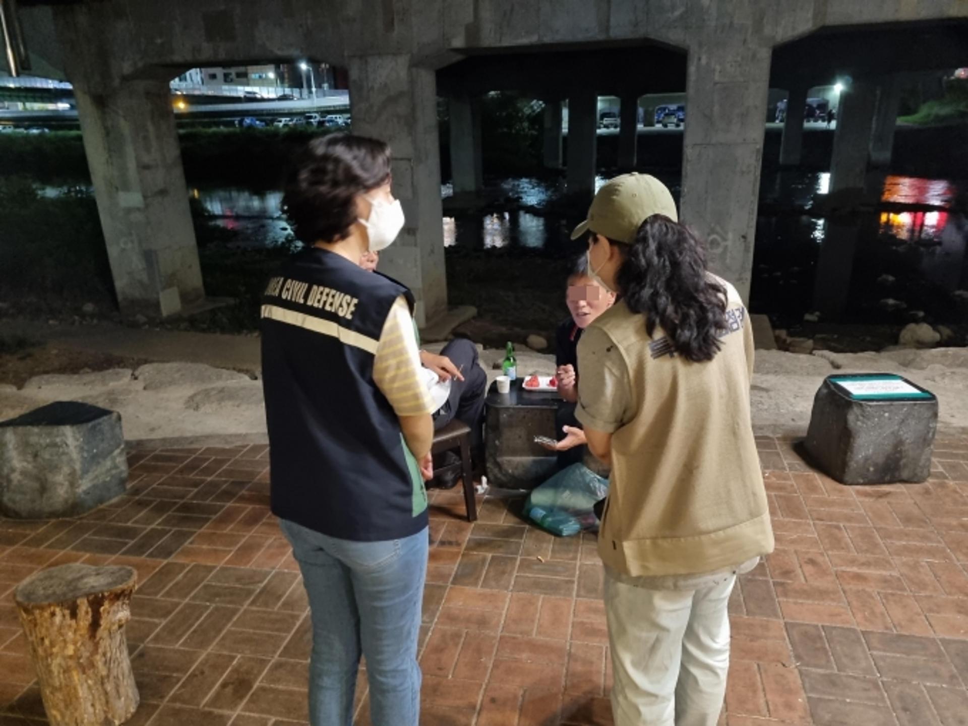 안양시, 수도권 거리두기 4단계 격상에 '하천변 방역수칙 무기한 계도'