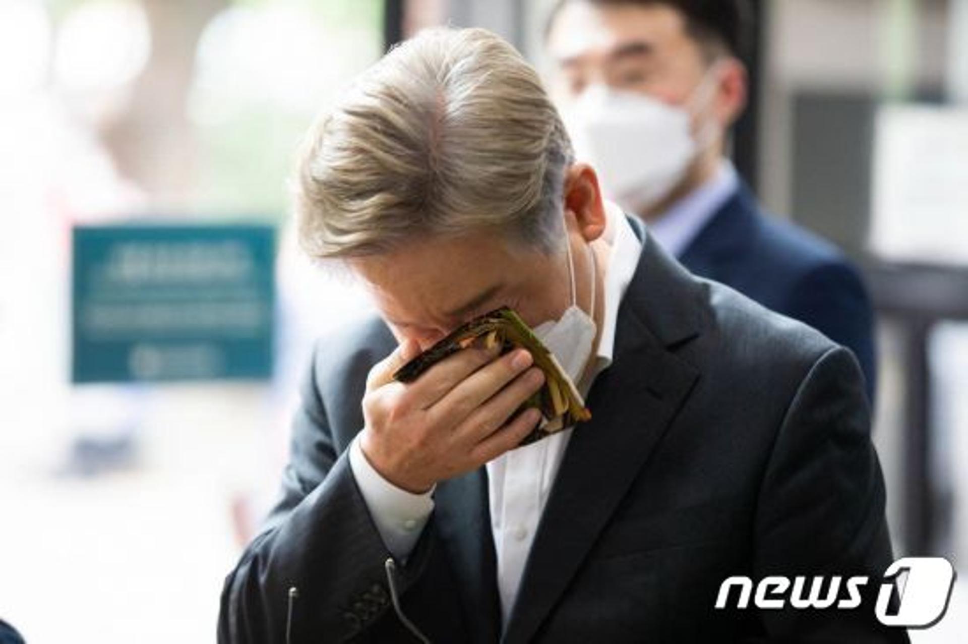 이재명 "민주당 '원팀' 지키기 위해 손발 묶인 권투중"