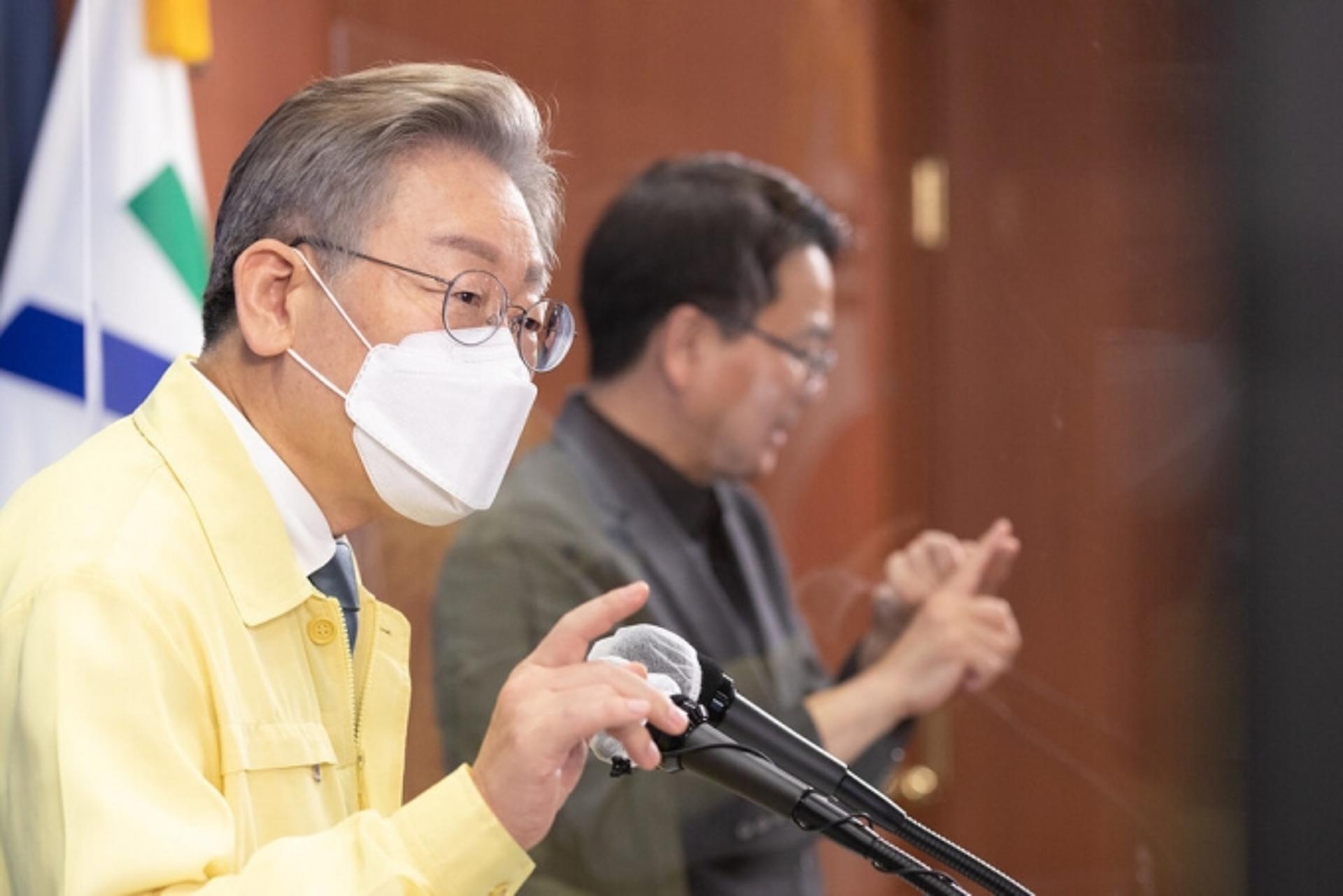 與, 전국민 지원금 당론에 반색한 이재명, "기재부도 전향적인 태도 임해야"