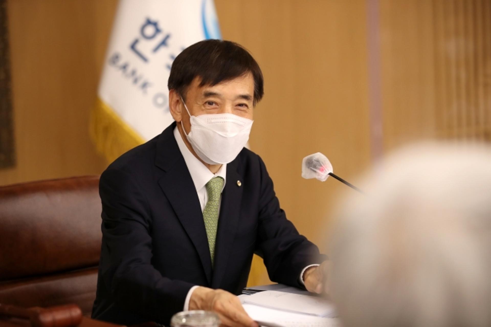 [일문일답] 이주열 "코로나 진정되고 경기 회복 시 금리 올릴 것"