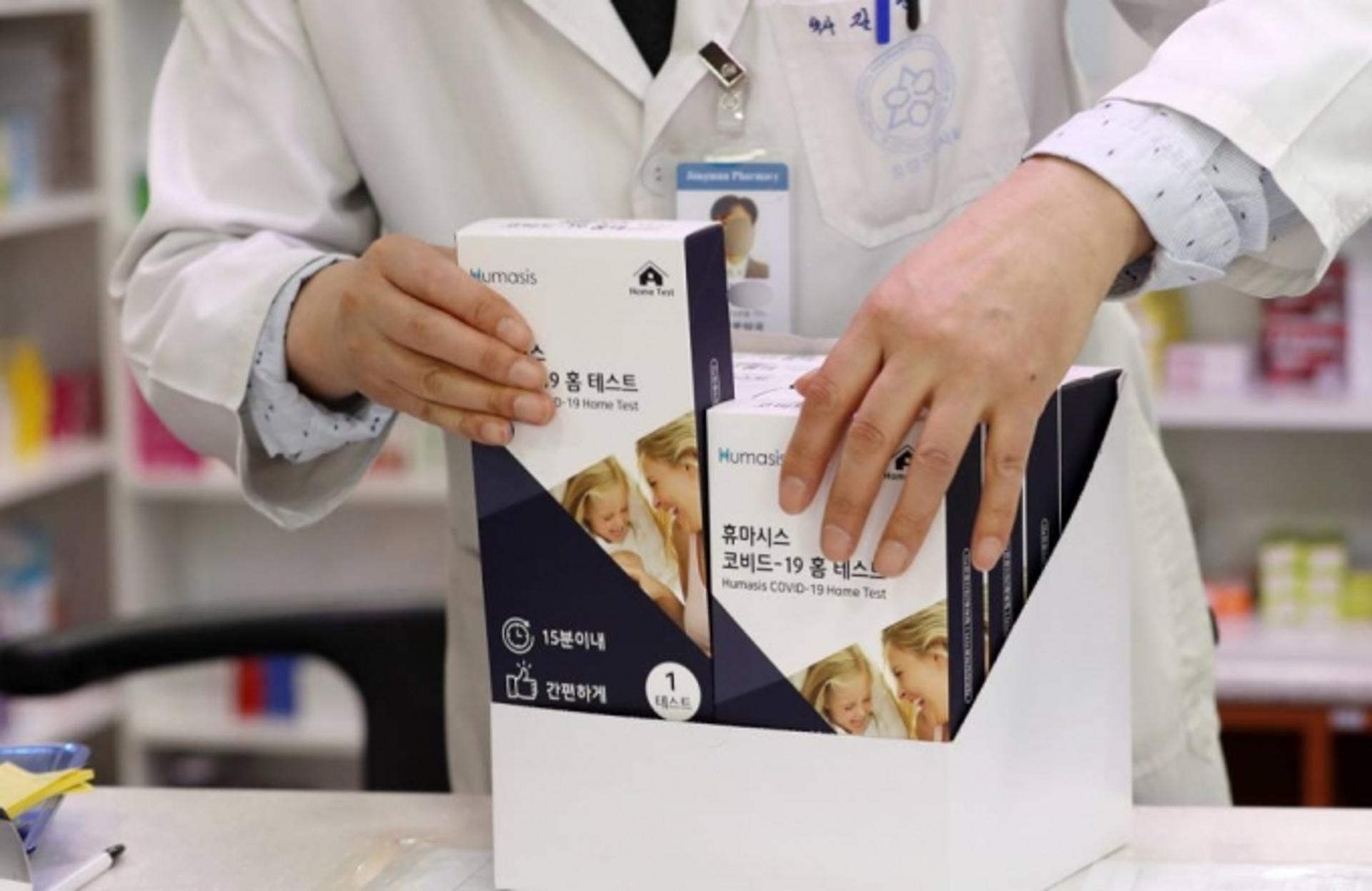 자가검사키트 '양성' 공포, 다음날 '음성'… 낮은 정확성 '4차 대유행' 원인 됐나