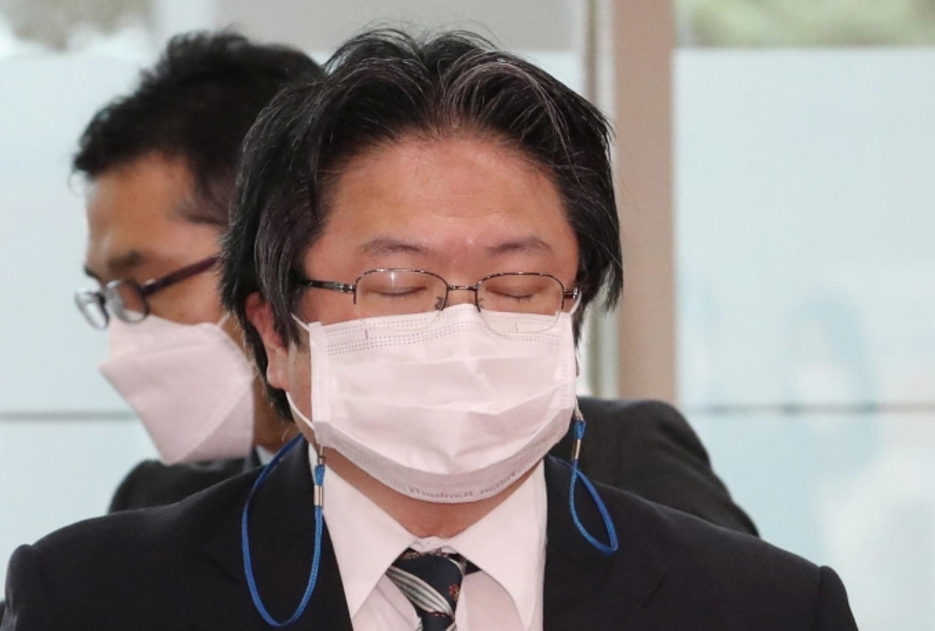 문대통령에 '성적표현' 망언 日 공사… 한·일 정상회담 변수되나