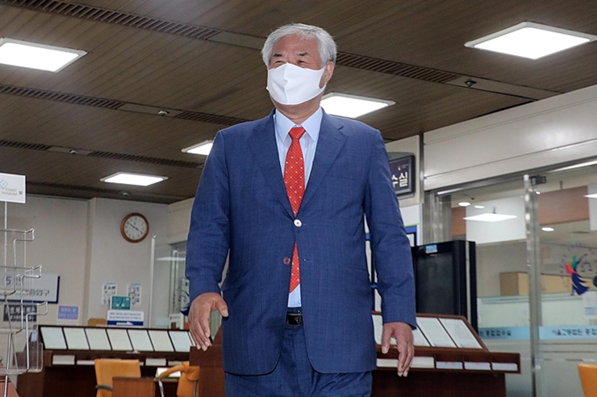 전광훈 목사 사랑제일교회, 거리두기 4단계에도 대면예배 강행