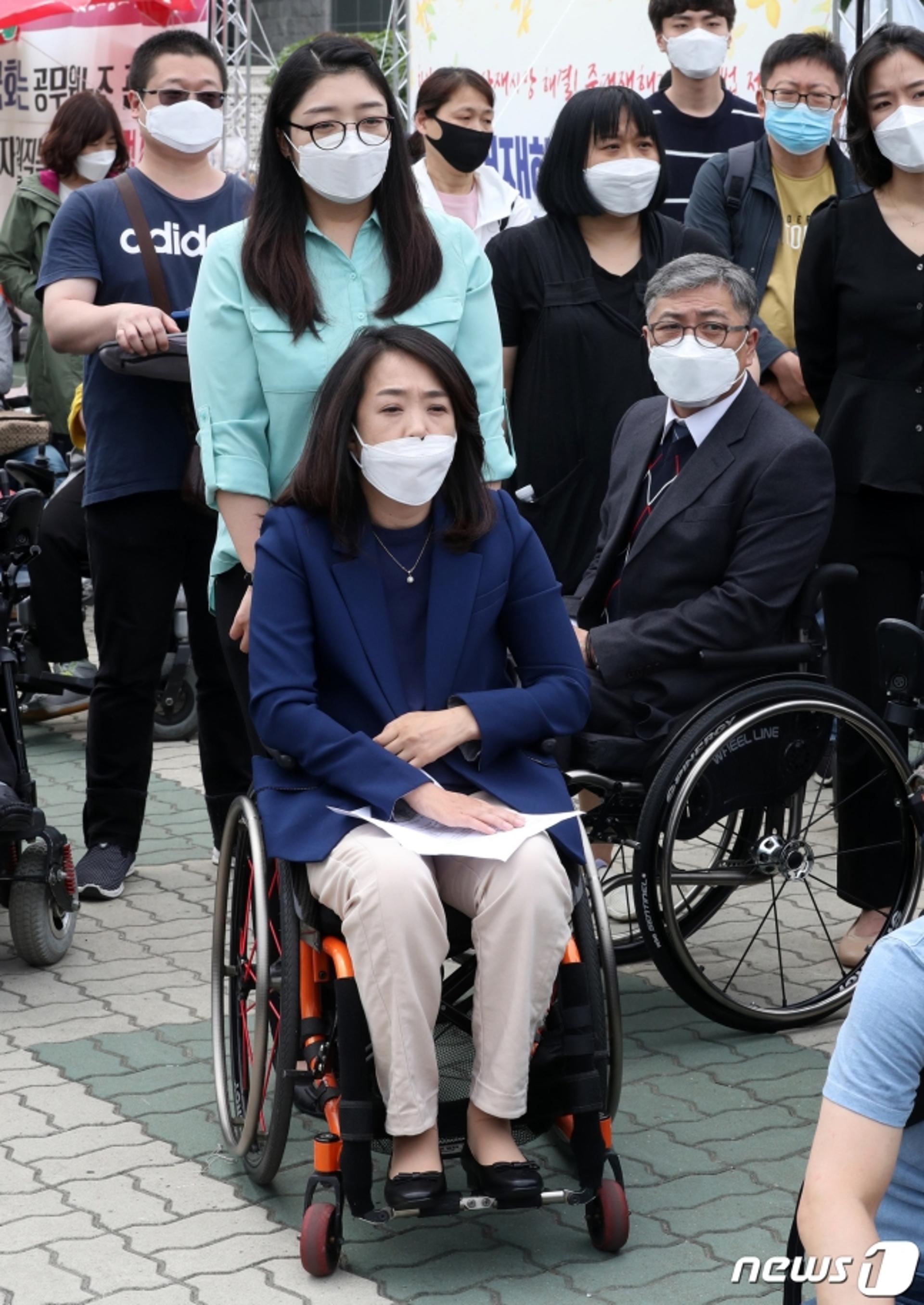 사회복지 전문가 최혜영 의원, "'군필원팀' 포스터는 장애 약점 삼은 명백한 차별"