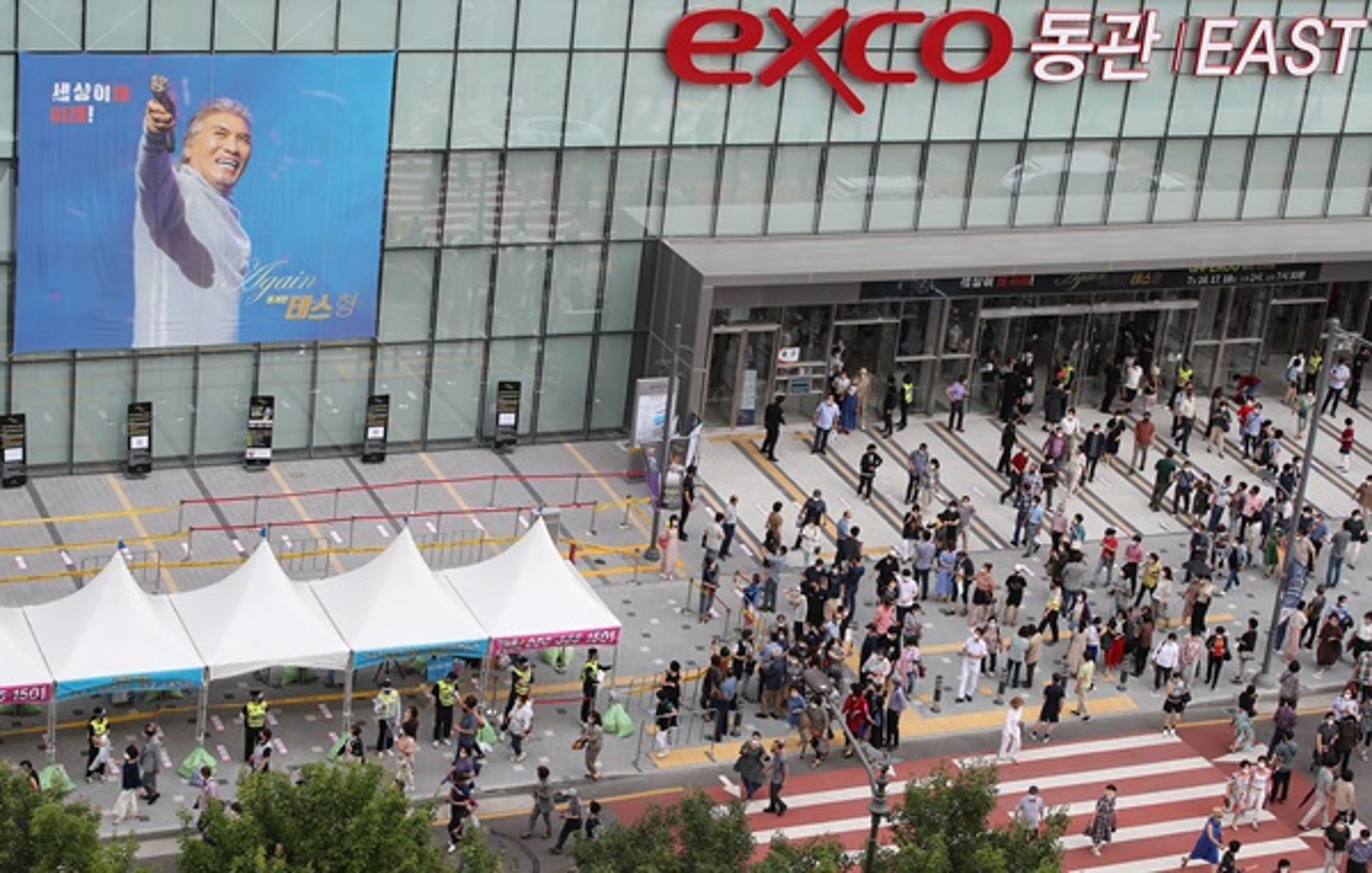 "아, 테스형" 역대 최다 확진인데… 나훈아 부산 콘서트 그대로?