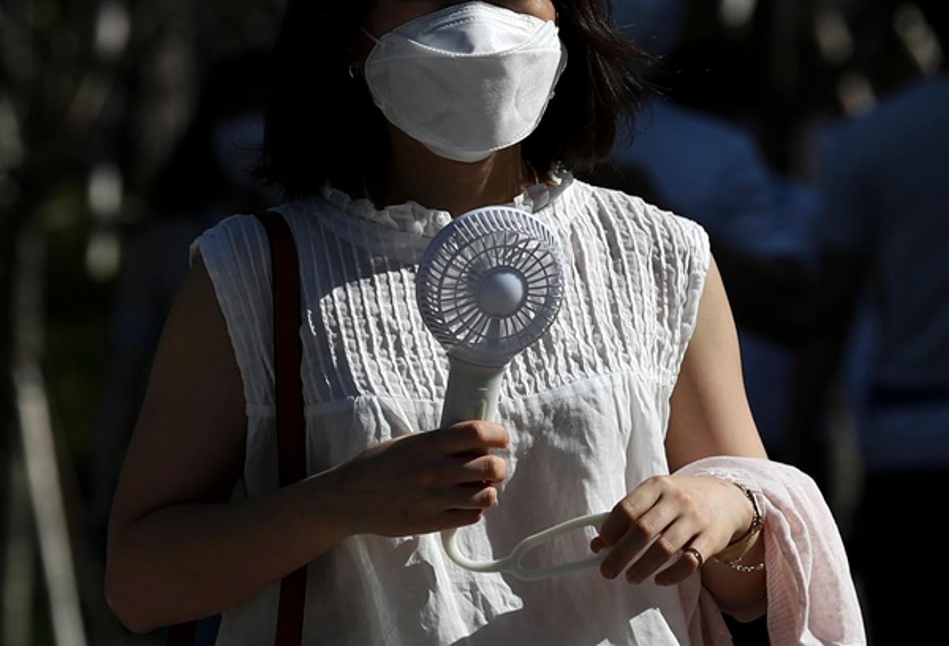 본격 '가마솥' 무더위, 35도 안팎 지속… 당분간 소나기도 없다