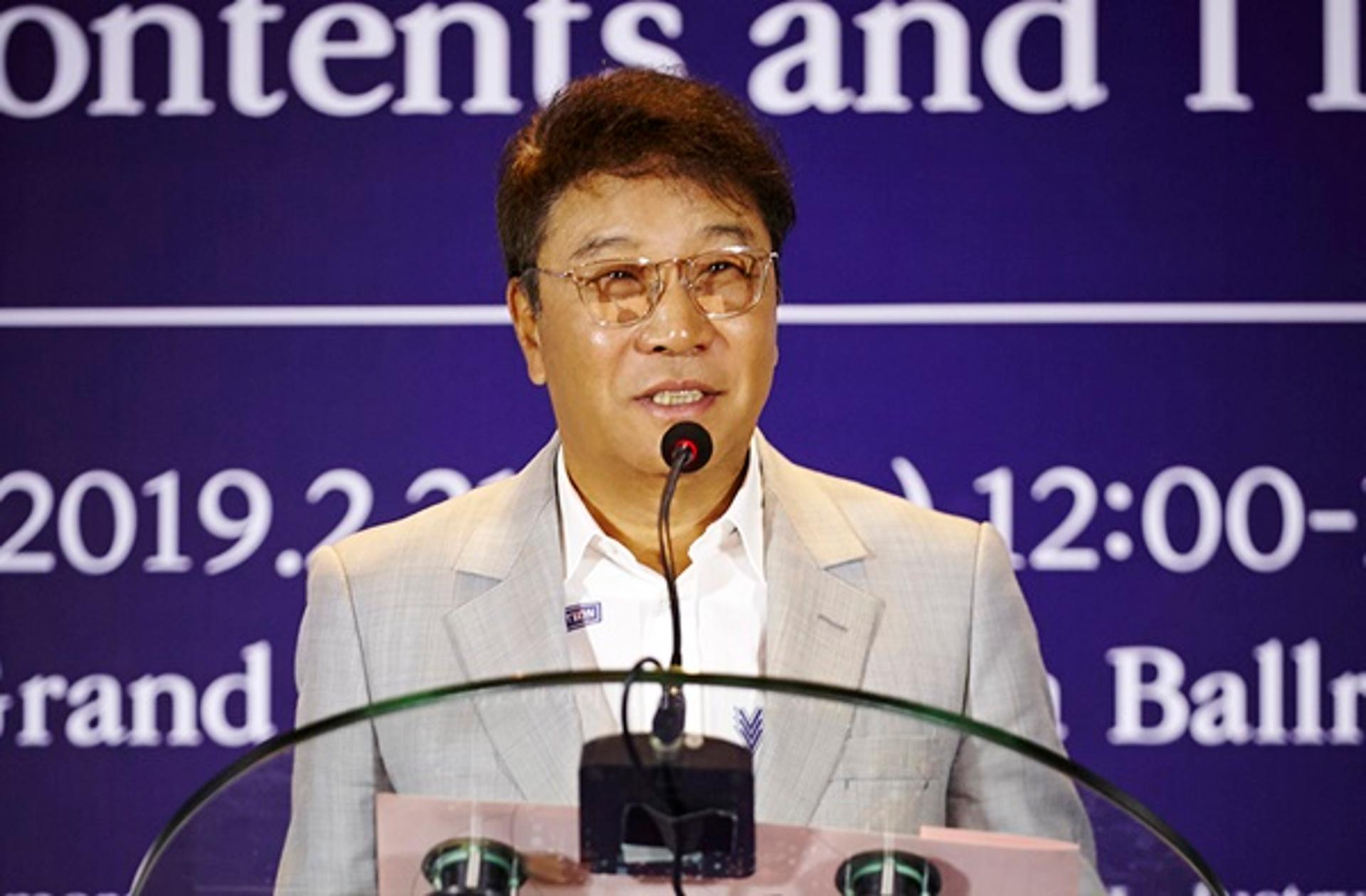 이수만, 17세 연하 女기자에 청담동 49억 빌라 증여?