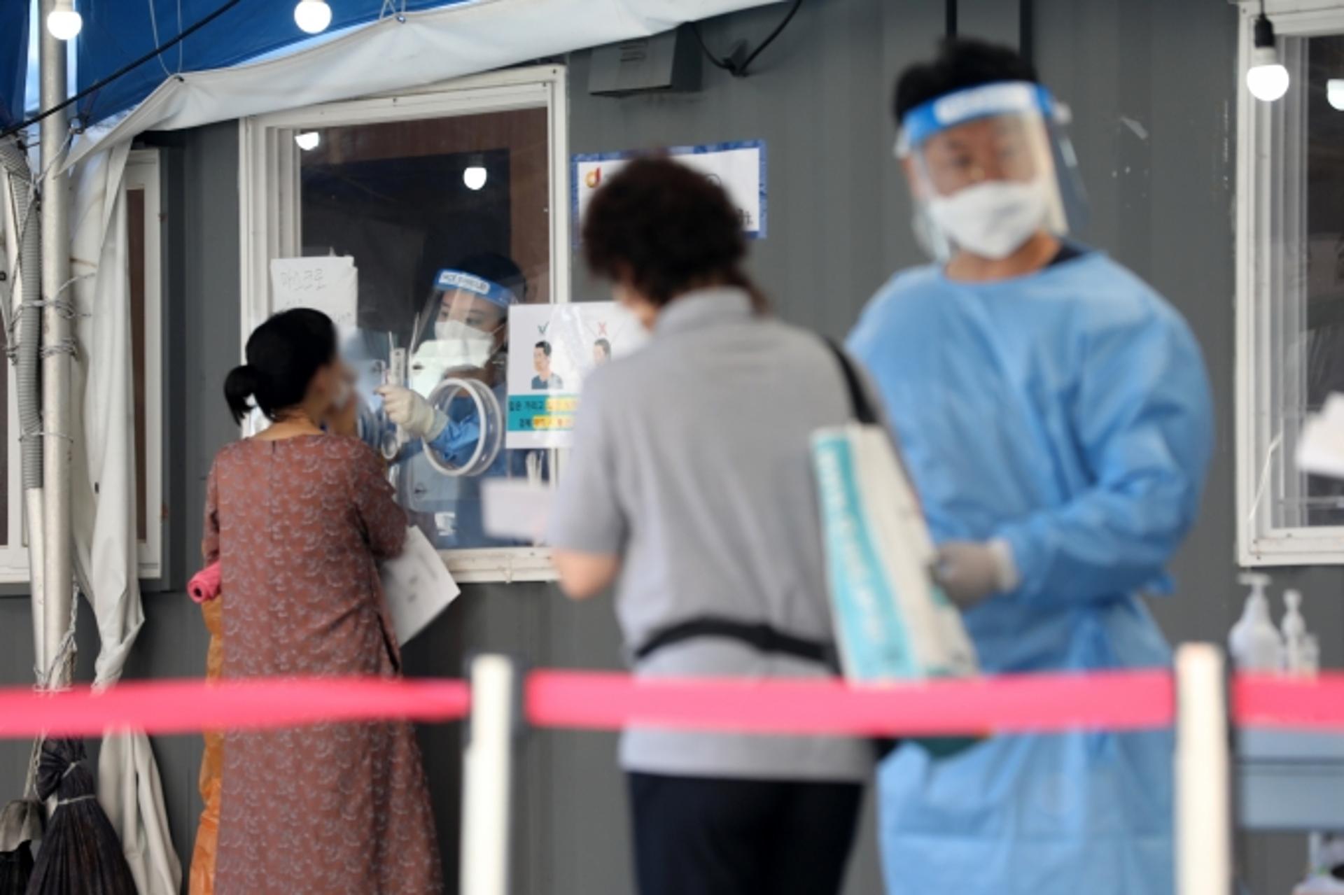 코로나 확진도 서러운데… 보험사들, 유병력자 가입 문턱 높였다