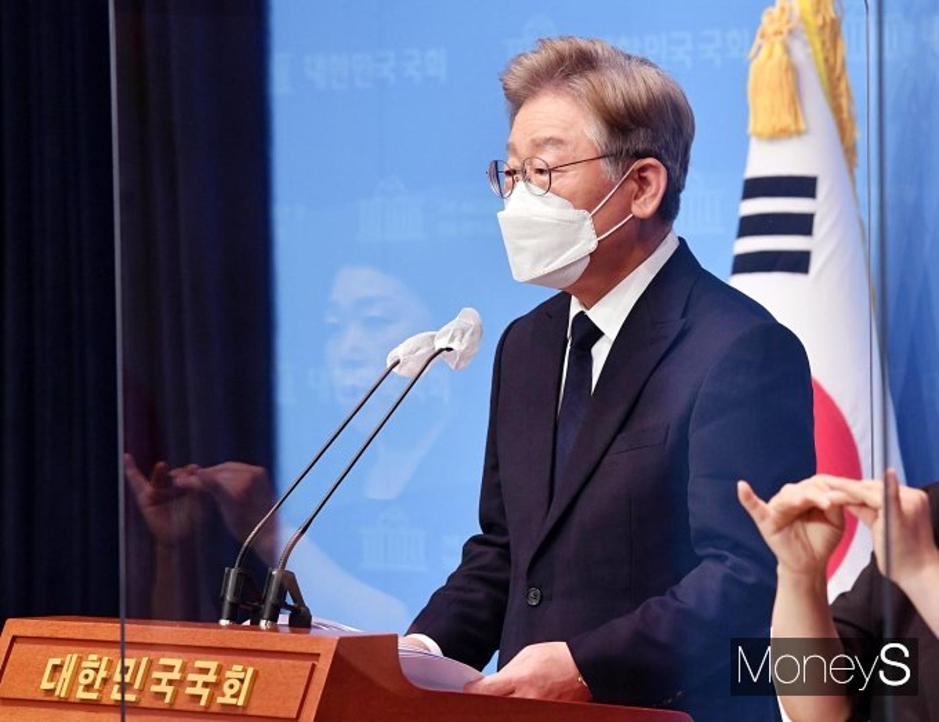 이재명 "청년 연 200만원 지급, 국민 100만원" 기본소득 정책로드맵 발표