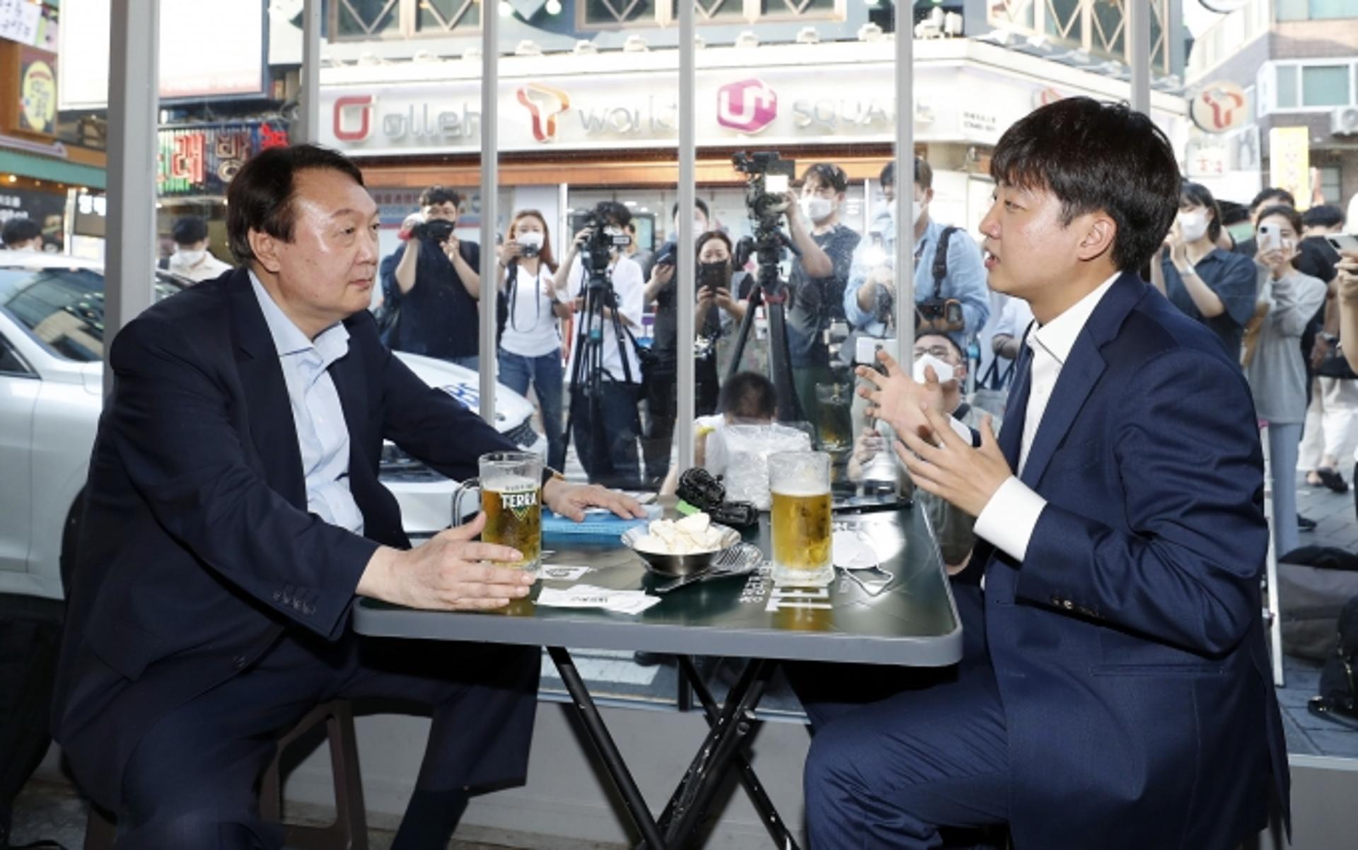 활짝 웃은 ‘이준석·윤석열’… 국민의힘 입당 초읽기?