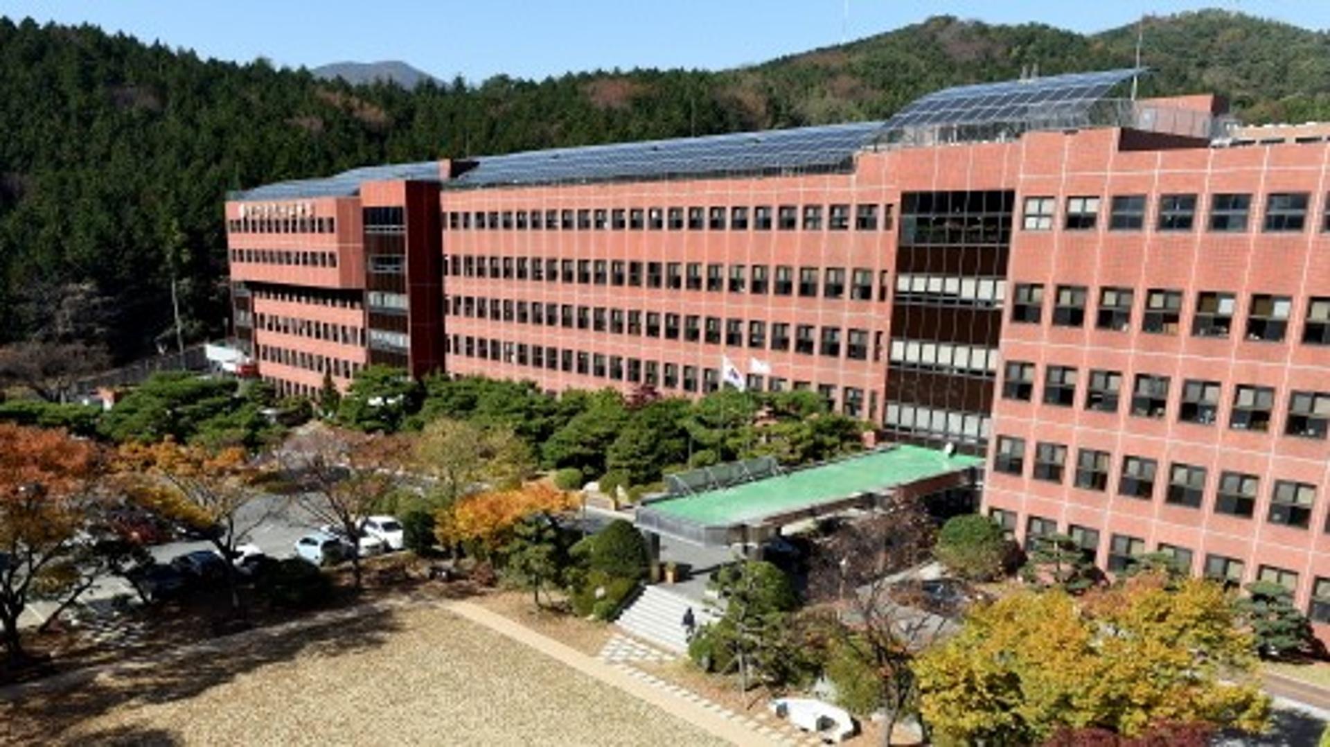 한국교총 "교육청의 얼빠진 행정이 극단적 선택 초래"…김석준 부산시교육감, 특별감사 지시