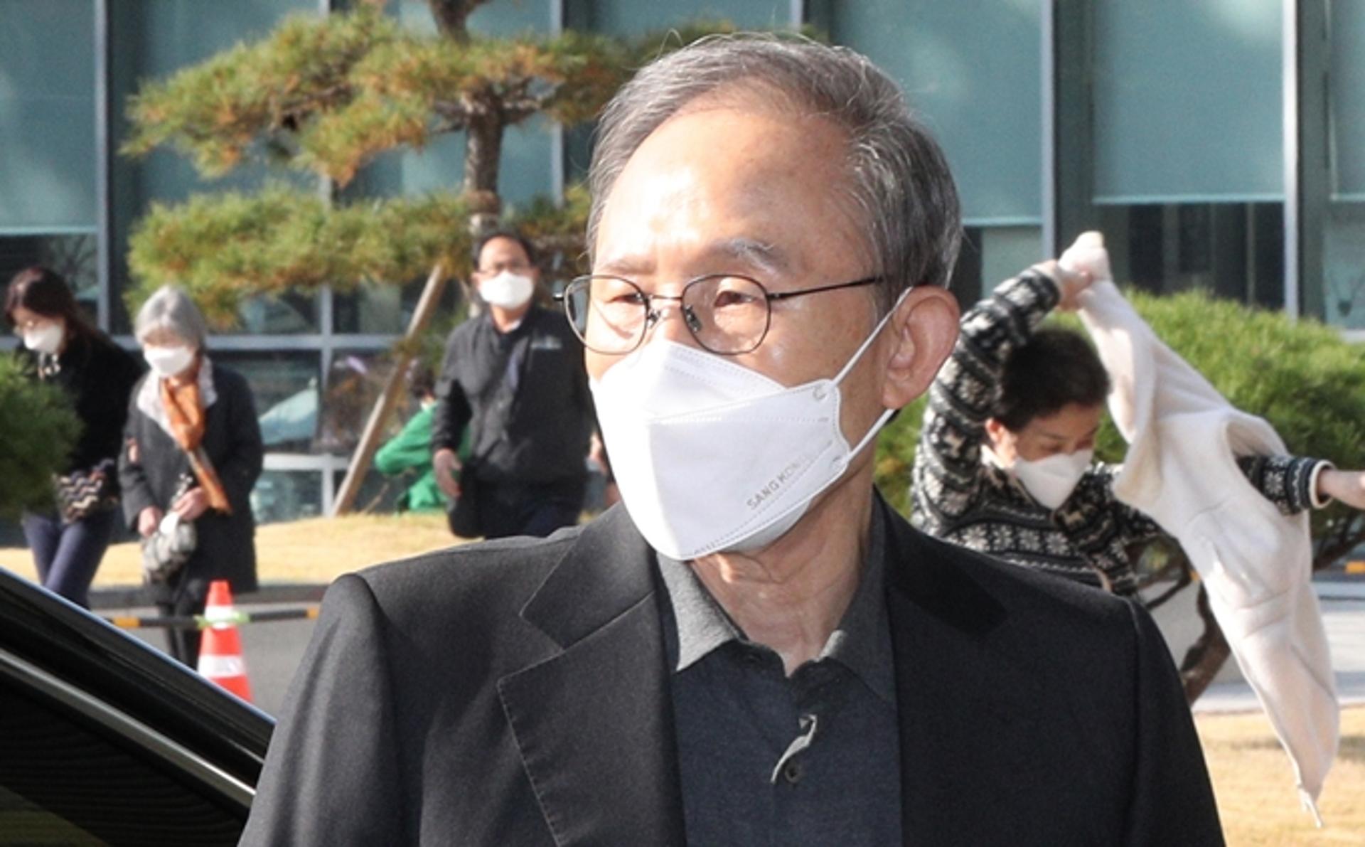 '백내장 수술' 이명박, 입원 7일 만에 퇴원… 안양교도소 이송 예정