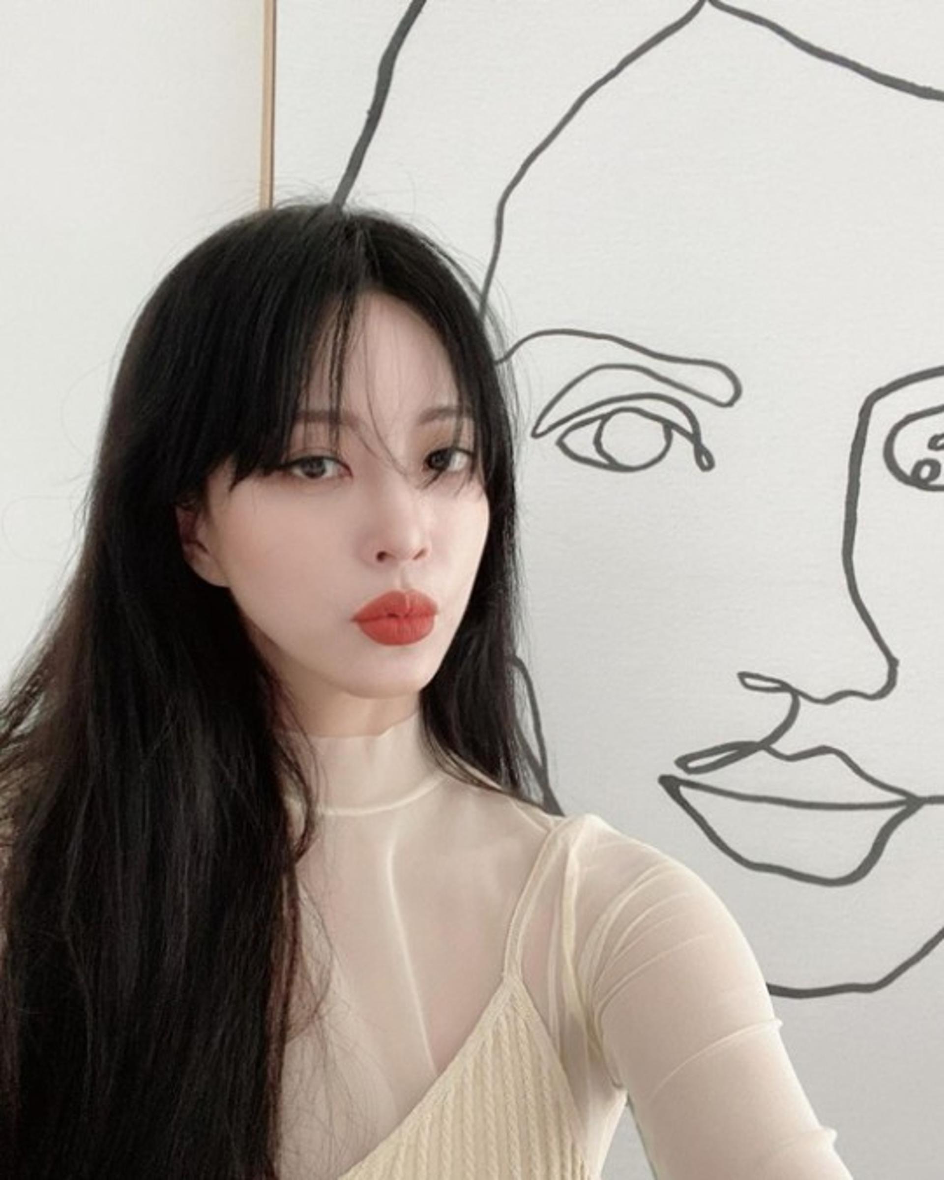 "빨간 입술이 찰떡"… 한예슬, 고혹美 넘치네