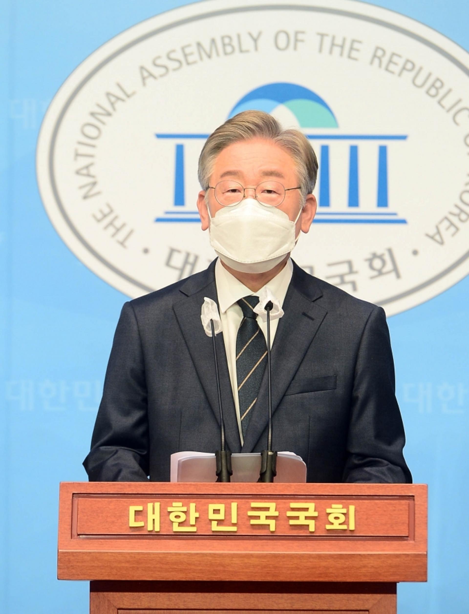 이재명 "주택공급 250만호중 기본주택 100만호 임기내 공급…기본소득토지세 도입"