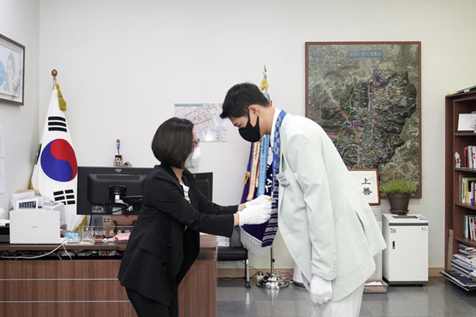 "성남이 펜싱계의 메카"…은수미 시장, 오상욱 선수 격려