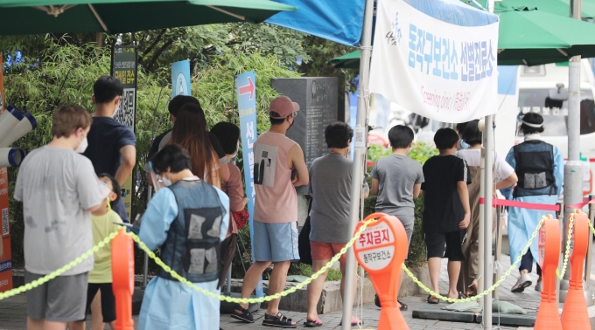 4차 유행 전국화 현실로… 정부 “거리두기 동참해 달라”