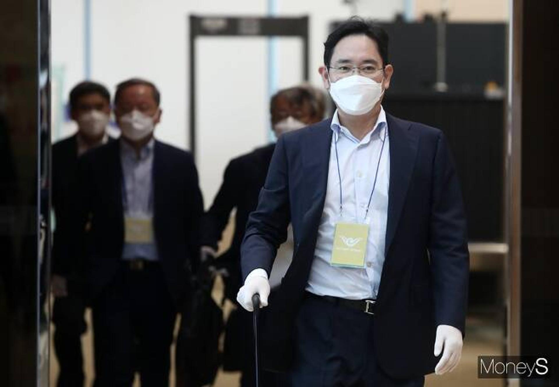 ‘가석방’ 이재용, ‘반쪽 자유’에 경영복귀는 시간 걸릴 듯