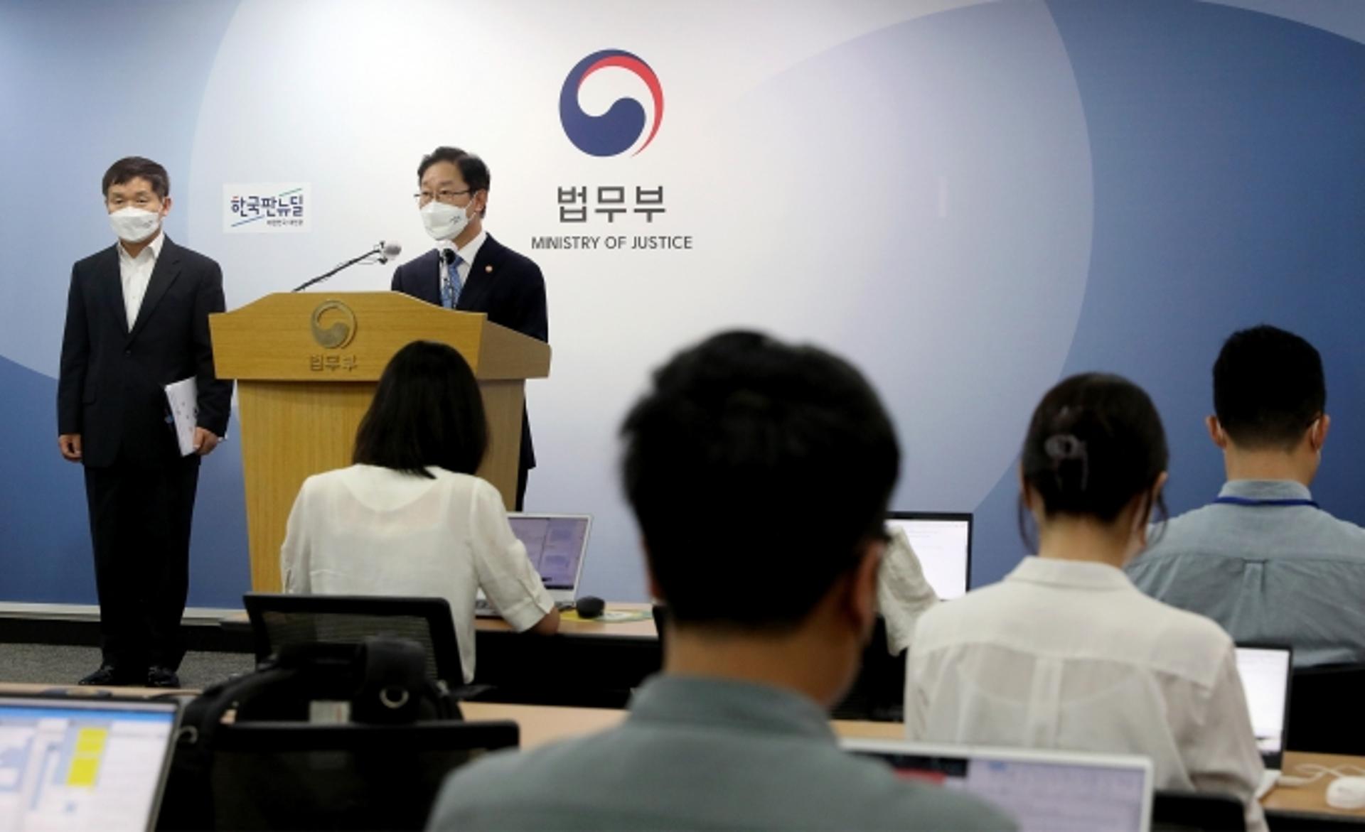 “경제 상황 고려”… 법무부가 밝힌 이재용 가석방 이유