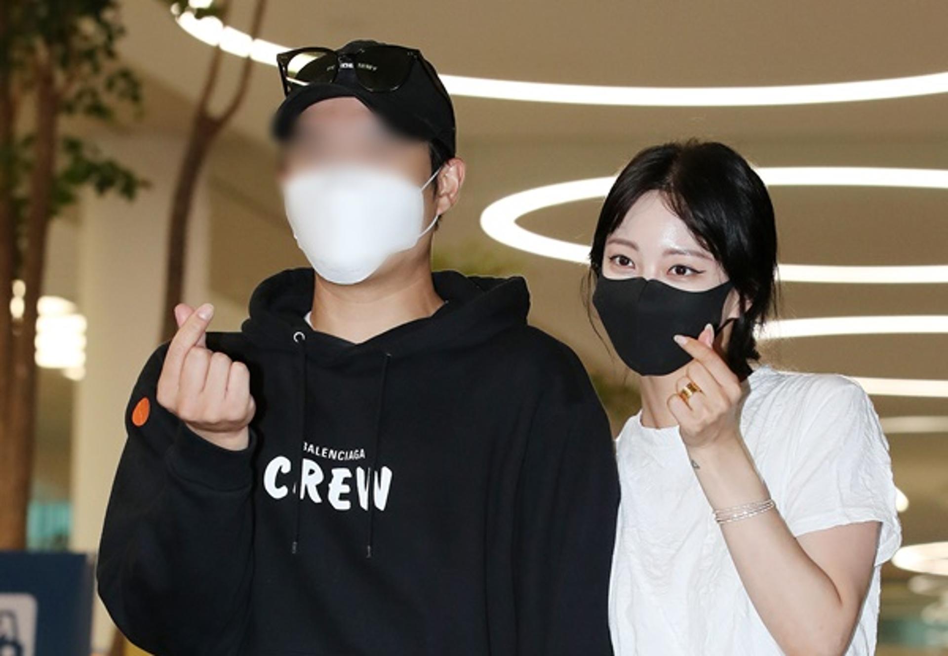 "하니야 하트해♥"… 당당한 한예슬, 연하 남친과 달달한 손하트