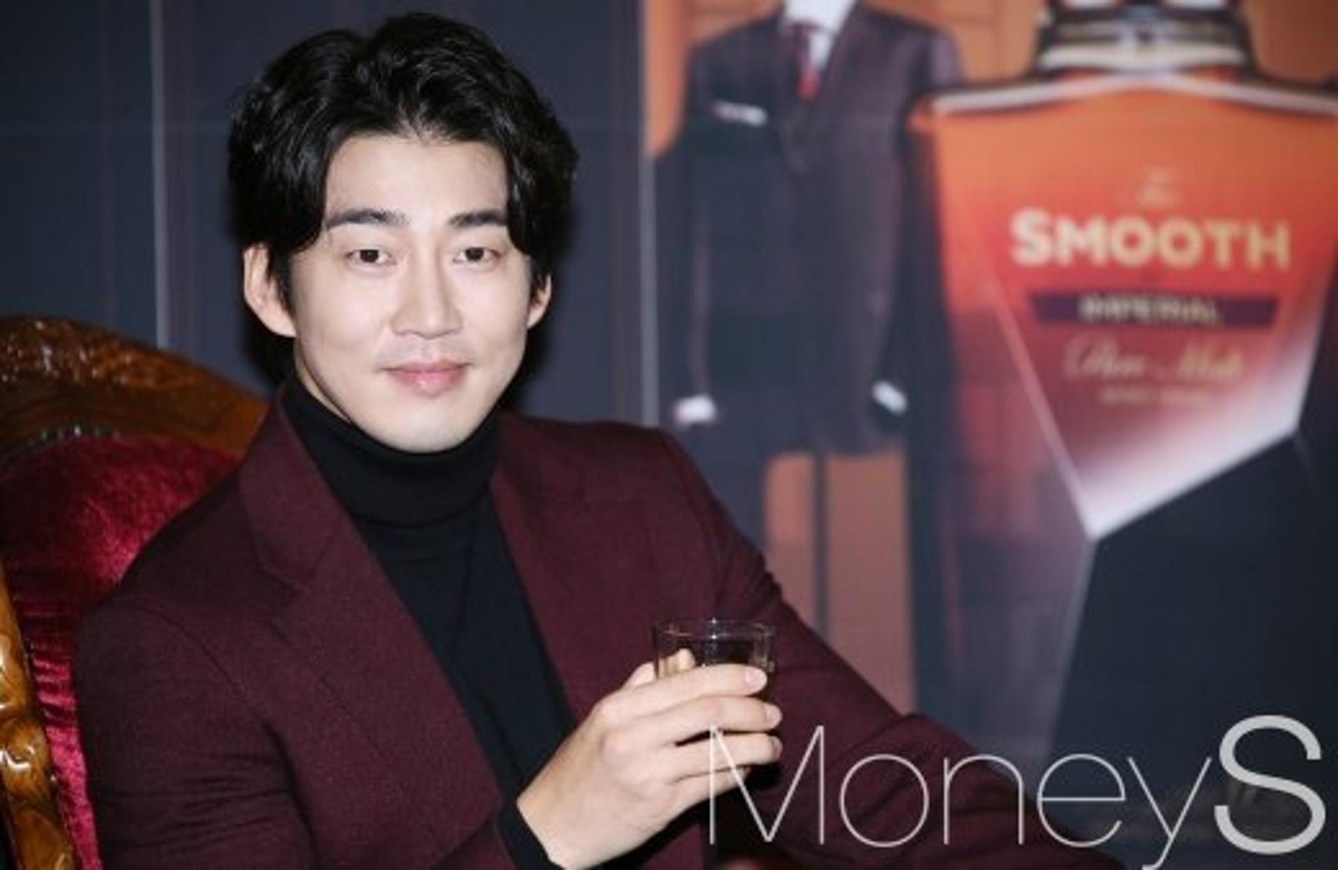 [전문] 윤계상 '품절남' 된다… "5세 연하 사업가와 혼인신고 먼저"