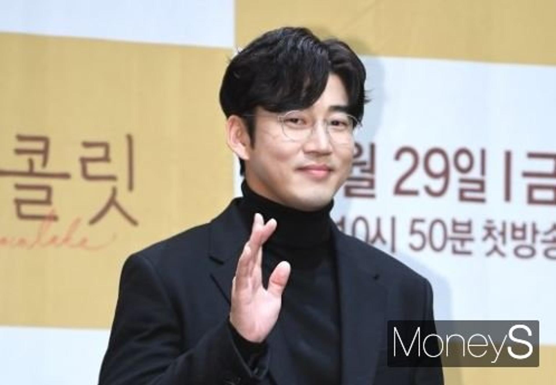 "혼인신고 마쳐"… 윤계상, ♥뷰티 브랜드 대표와 법적 부부됐다
