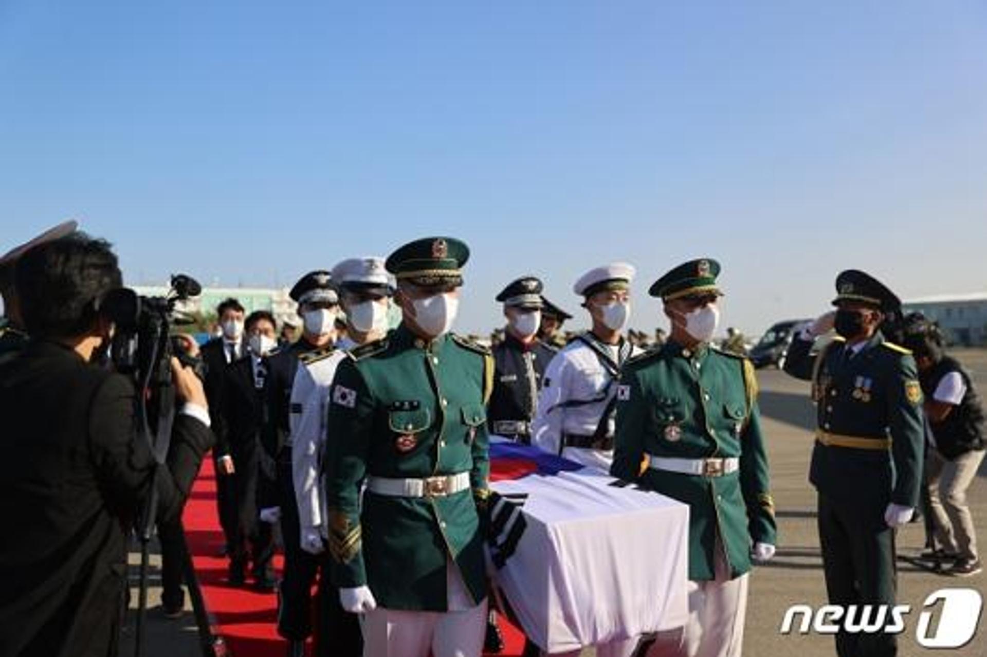 ‘백두산 호랑이’ 홍범도 장군 유해 78년 만에 귀환… 대전현충원 안장