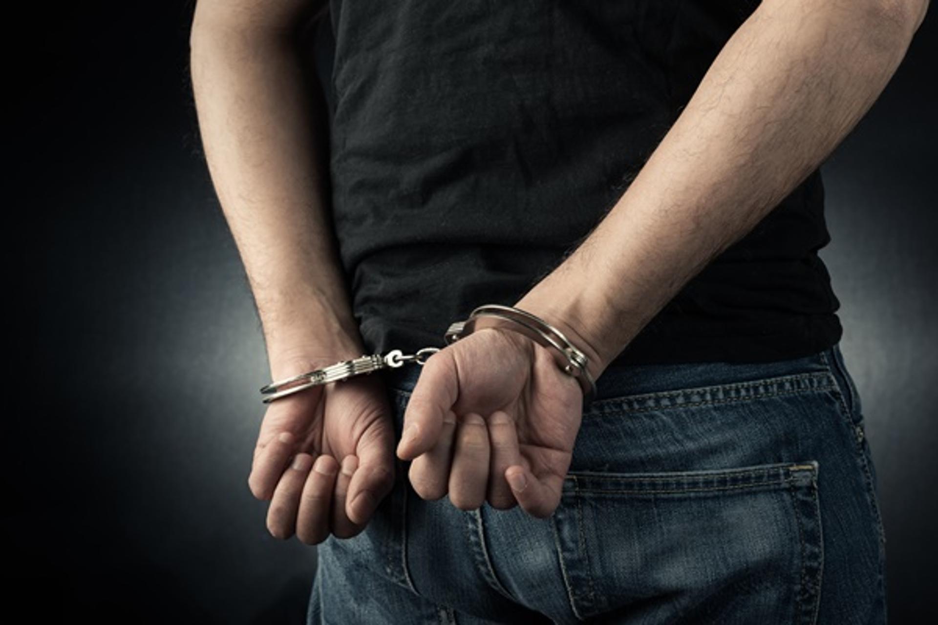 고시원서 함께 음주 중 흉기 휘둘러… 40대男, 현행범 체포