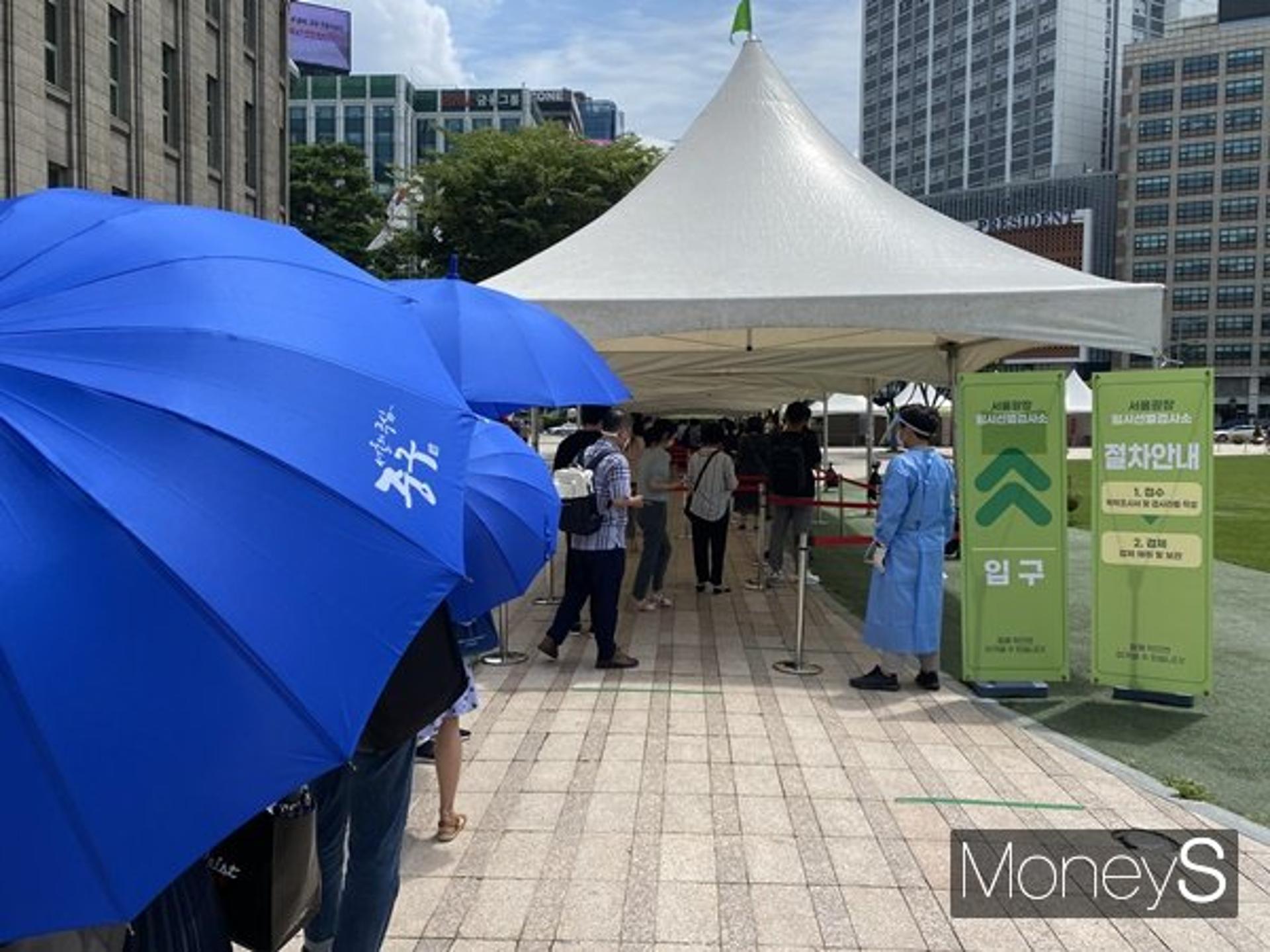 신규 코로나 확진자 역대 최다 우려… 19일 2100명대 예상
