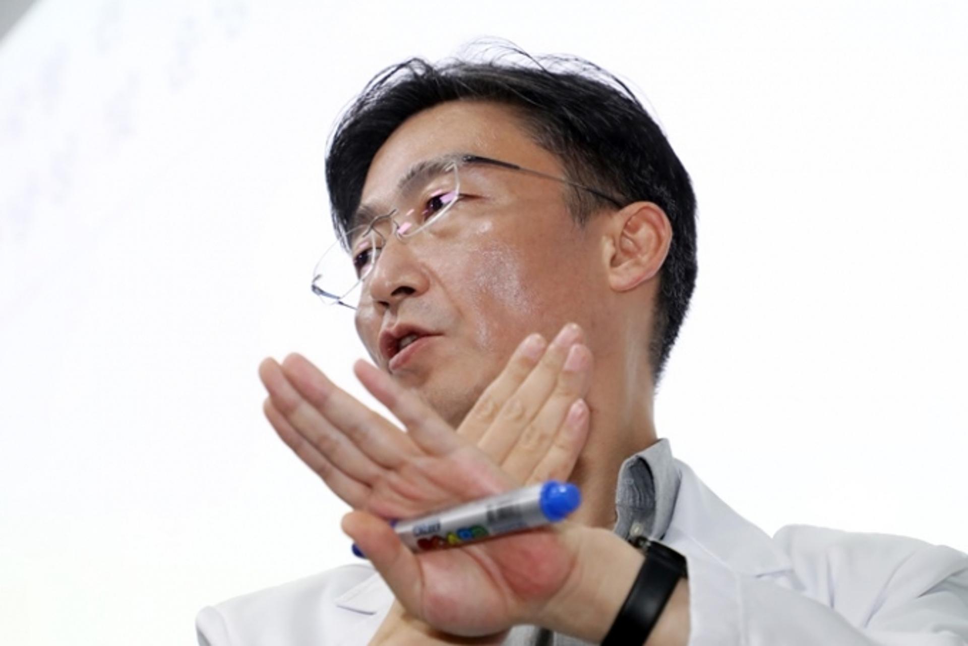 이국종 교수가 성형을? 일본 기업 막무가내 사진 도용 "해도 너무해"