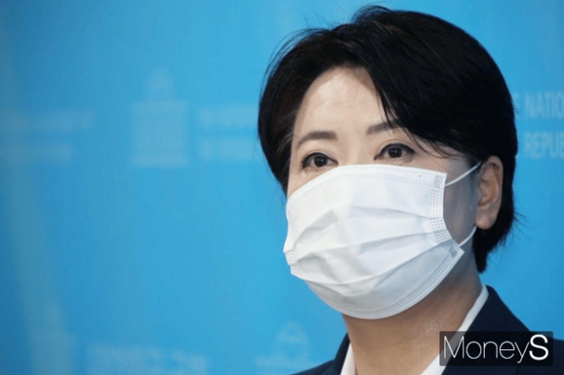 與 "윤희숙, '셀프 피해자 코스프레'… 거짓 해명 사과하라"