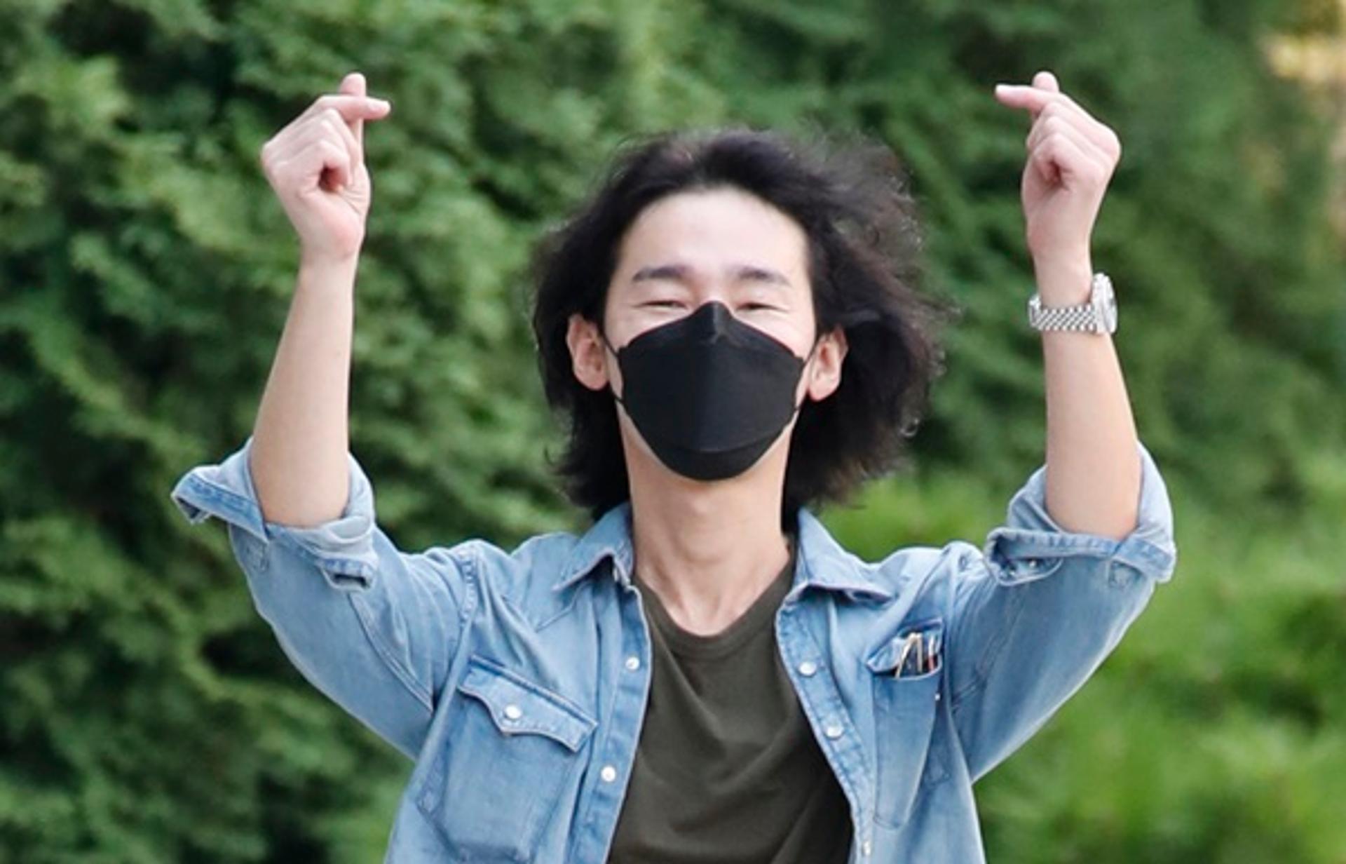 "별 문제 없어"… 허지웅 교차접종, AZ→화이자 후기 보니?