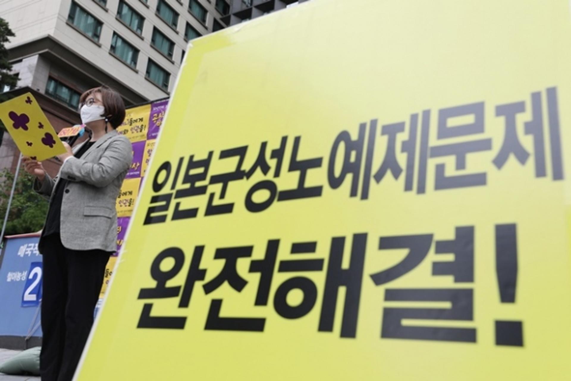 일본군 위안부는 강제 아니다?… 日정부, 교과서 내 '강제연행' 문구 삭제